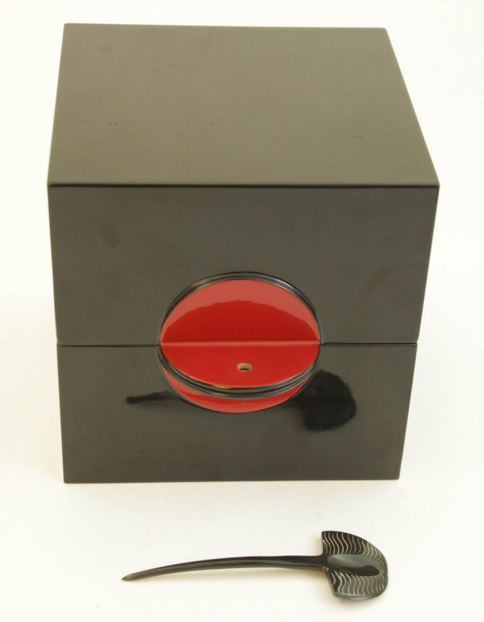 Joyero Art Decó Asian Style Negro y Rojo Lacado Años 80 en venta 3
