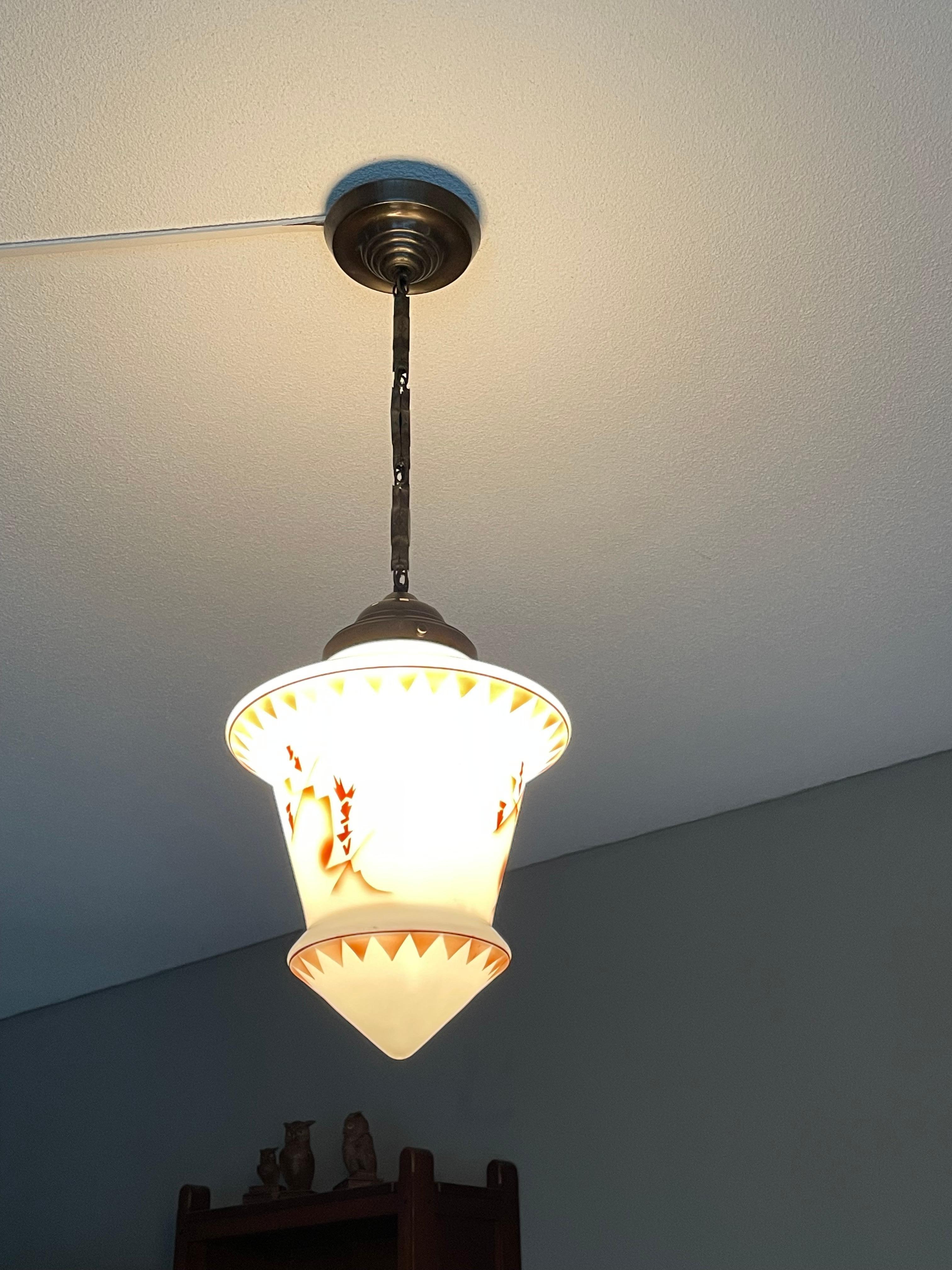 Lanterne suspendue Art Déco de style asiatique avec graphiques d'arbres stylisés et baldaquin en laiton 5