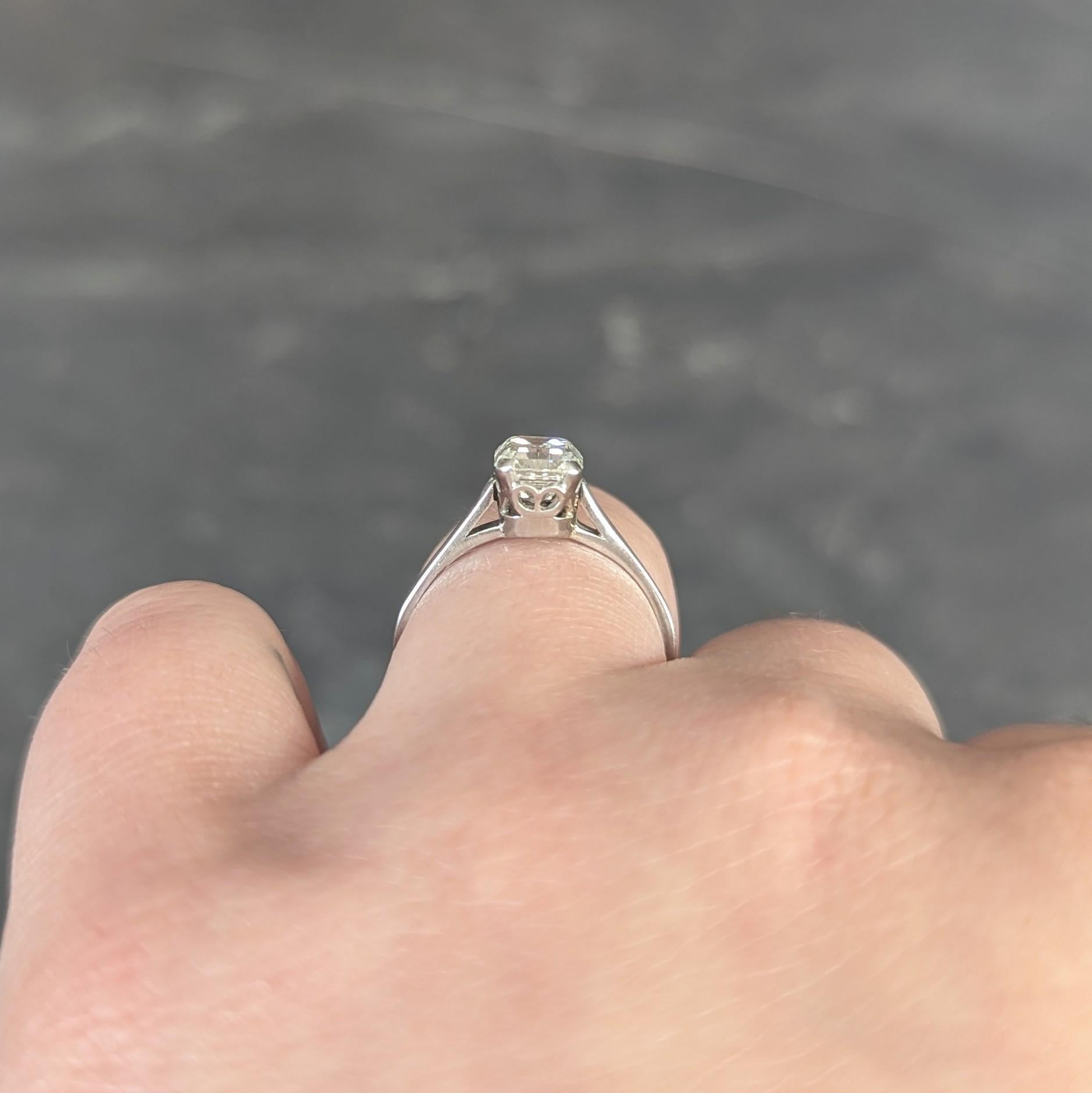 Anello di fidanzamento solitario vintage in platino con diamante taglio Asscher in stile Art Deco in vendita 4
