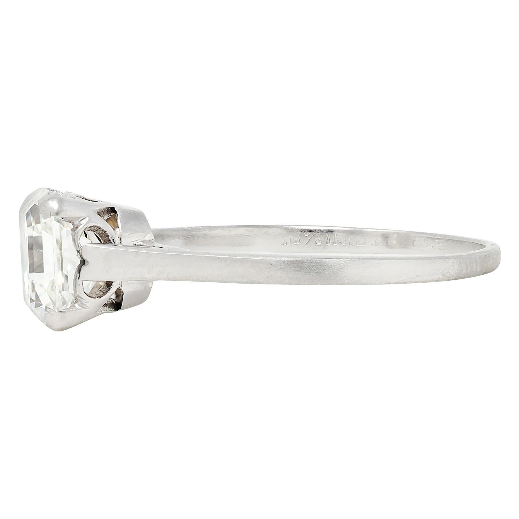 Anello di fidanzamento solitario vintage in platino con diamante taglio Asscher in stile Art Deco In condizioni ottime in vendita a Philadelphia, PA