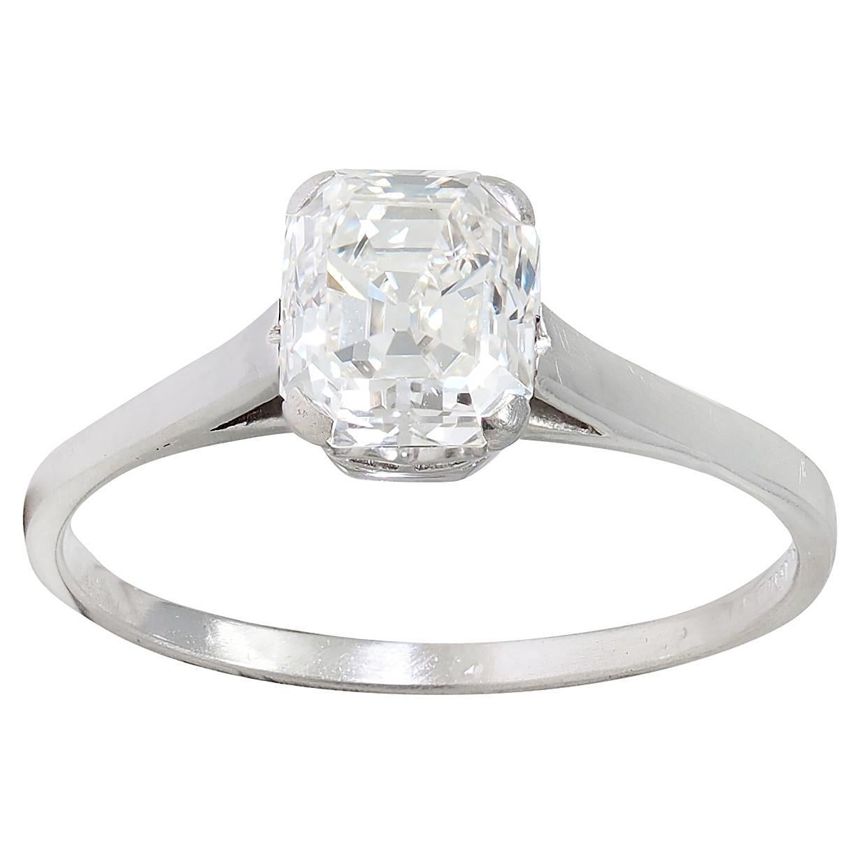 Anello di fidanzamento solitario vintage in platino con diamante taglio Asscher in stile Art Deco in vendita 1