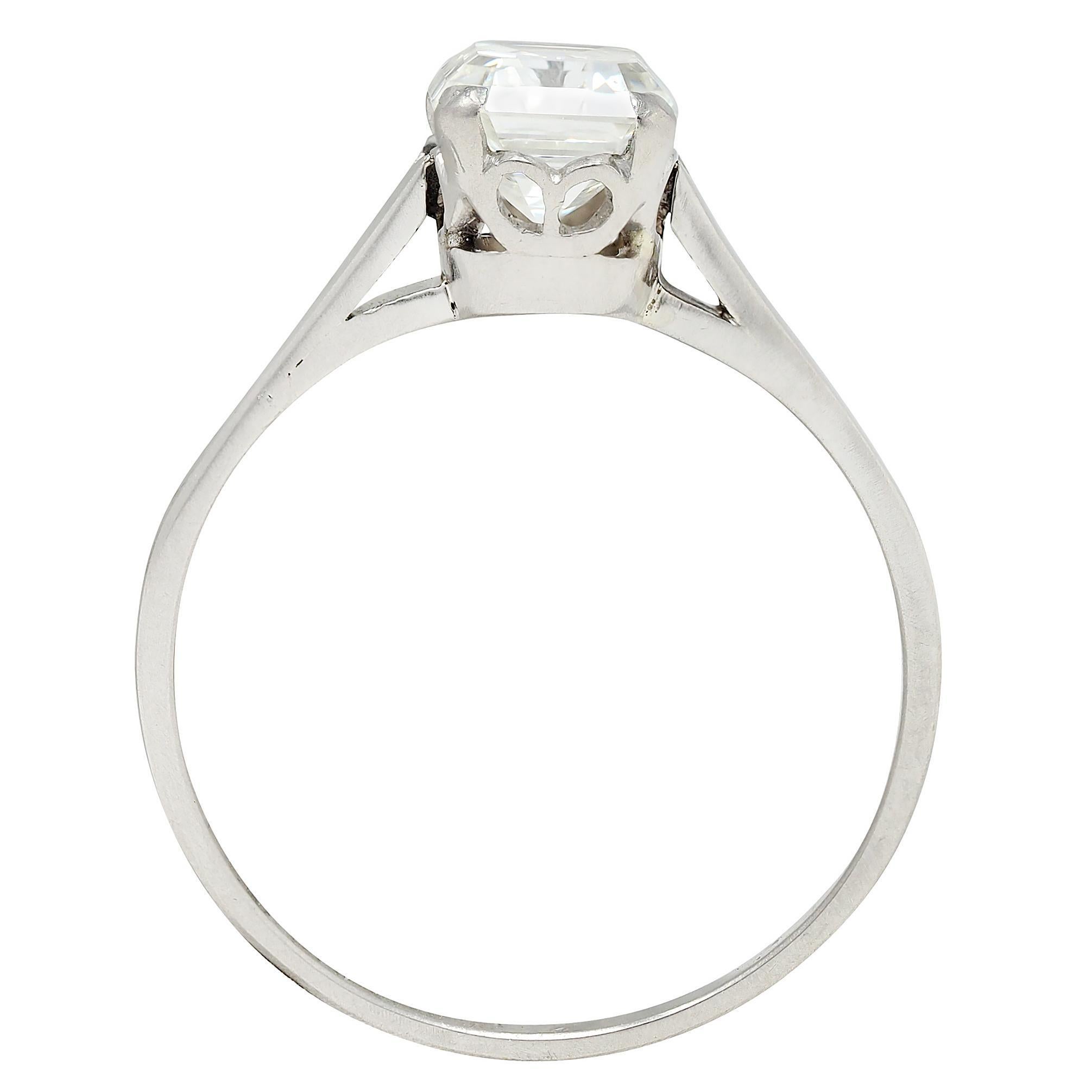 Anello di fidanzamento solitario vintage in platino con diamante taglio Asscher in stile Art Deco in vendita 2