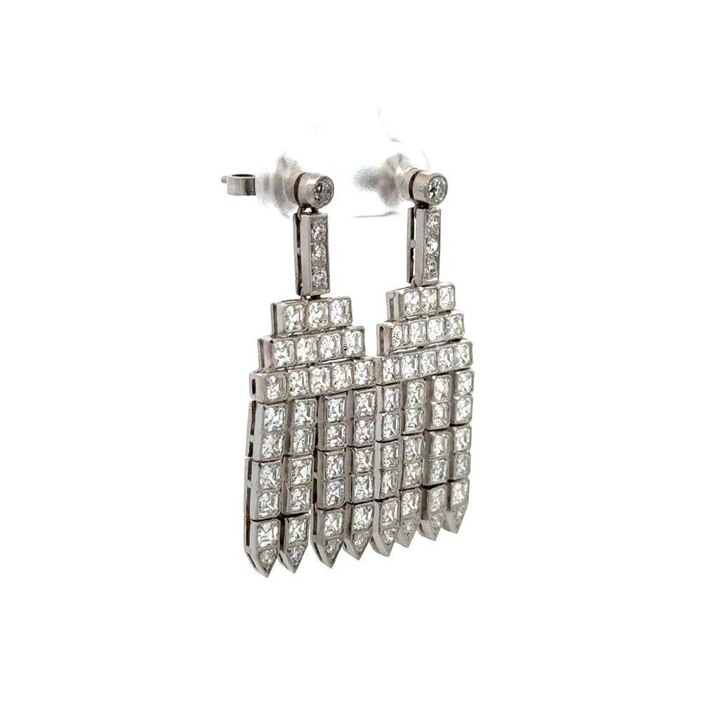 Semplicemente stupefacente! Orecchini Chandelier Art Deco con diamante e platino. Incastonato a mano con 6,48tcw di diamanti Asscher e 0,55tcw di diamanti OEC. Splendidamente realizzato a mano in platino. Misura circa 1,7