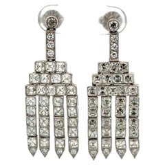 Orecchini a lampadario in platino con diamante Asscher e diamante OEC Art Deco