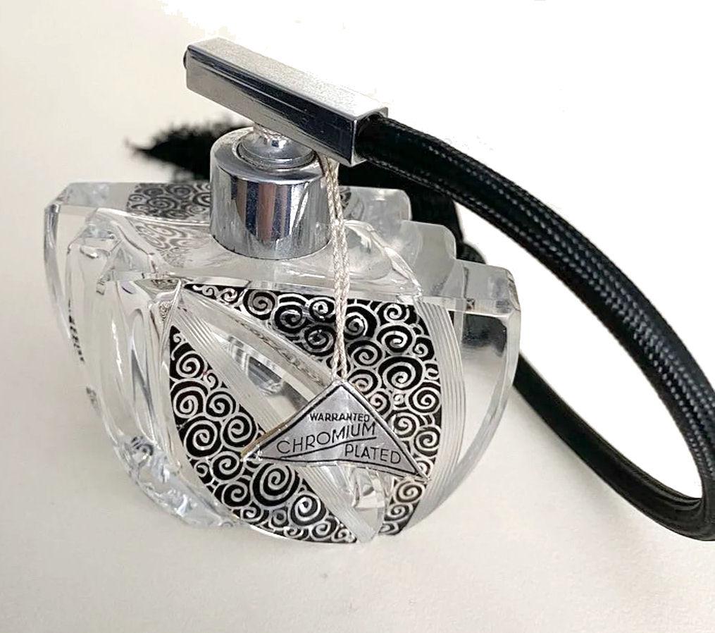 Flacon de parfum Art Déco en verre taillé Atomizer décoré d'émail, anglais, années 1930 en vente 3
