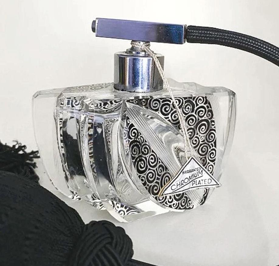 Flacon de parfum Art Déco en verre taillé Atomizer décoré d'émail, anglais, années 1930 en vente 1