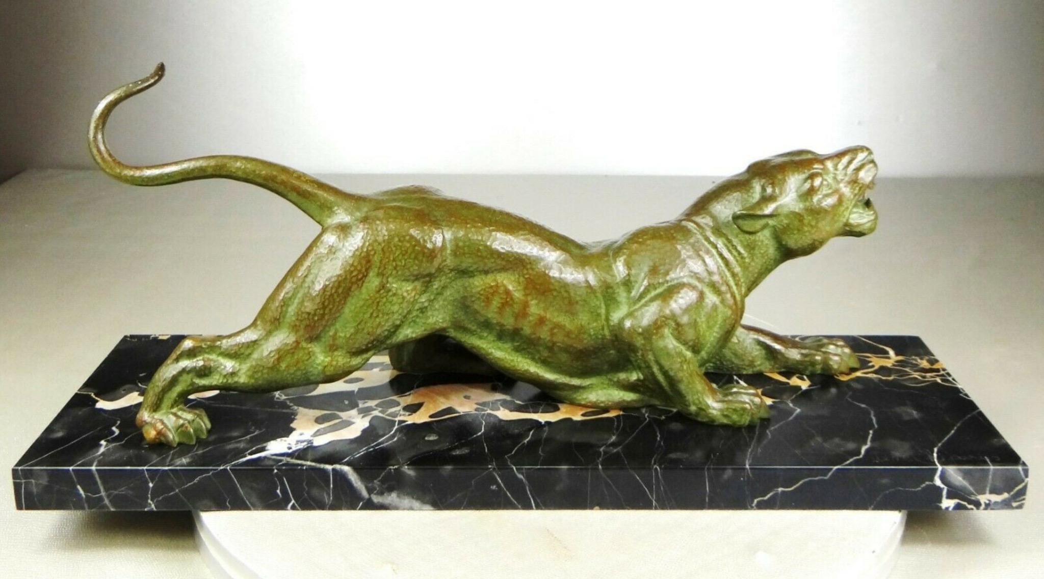 Splendid animal sculpture of Art Deco period

