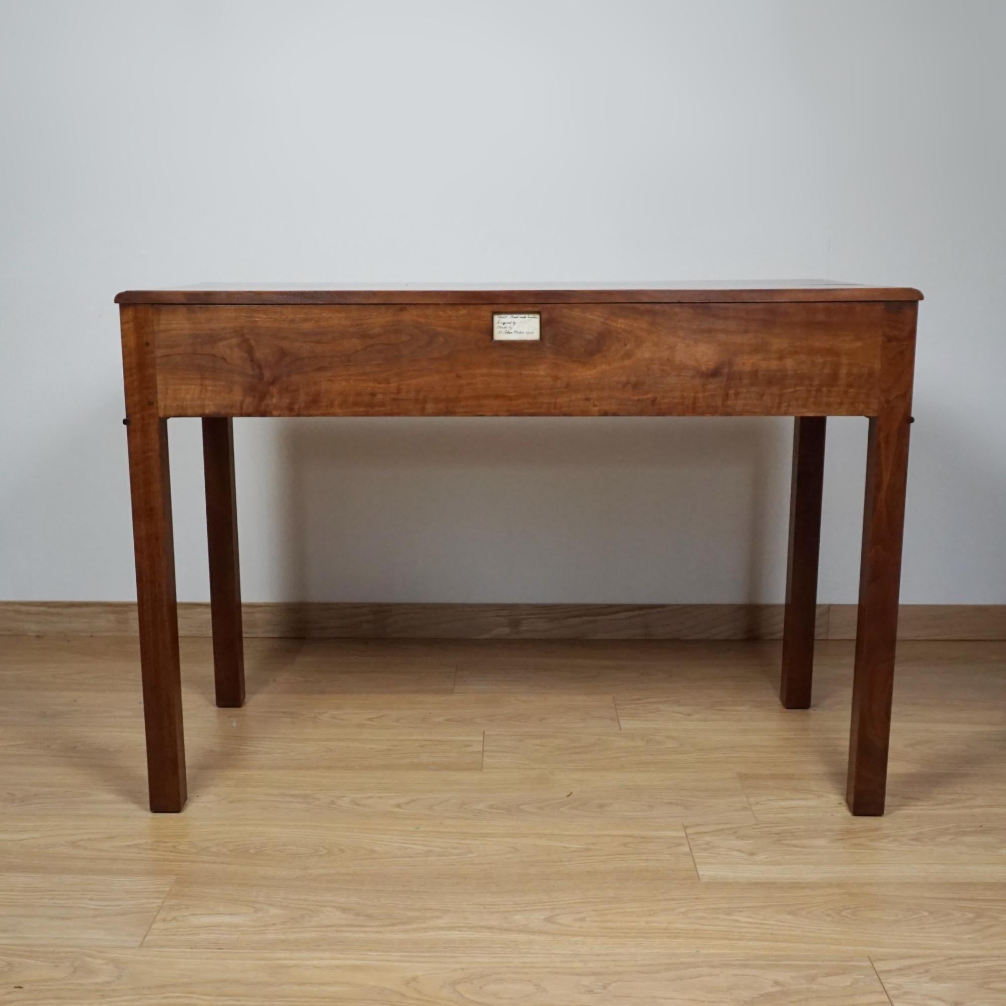 Tavolo da scrivania/console in noce australiano Art Deco di Betty Joel in vendita 5