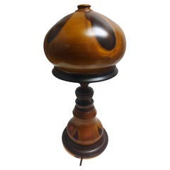 Lampe de table Art déco autrichienne sculptée et creusée en bois exotiques, vers 1939