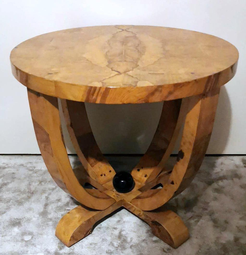 We kindly suggest that you read the entire description, as with it we try to give you detailed technical and historical information to ensure the authenticity of our objects. 
Refined and elegant Austrian Art Deco coffee table in blond walnut; it