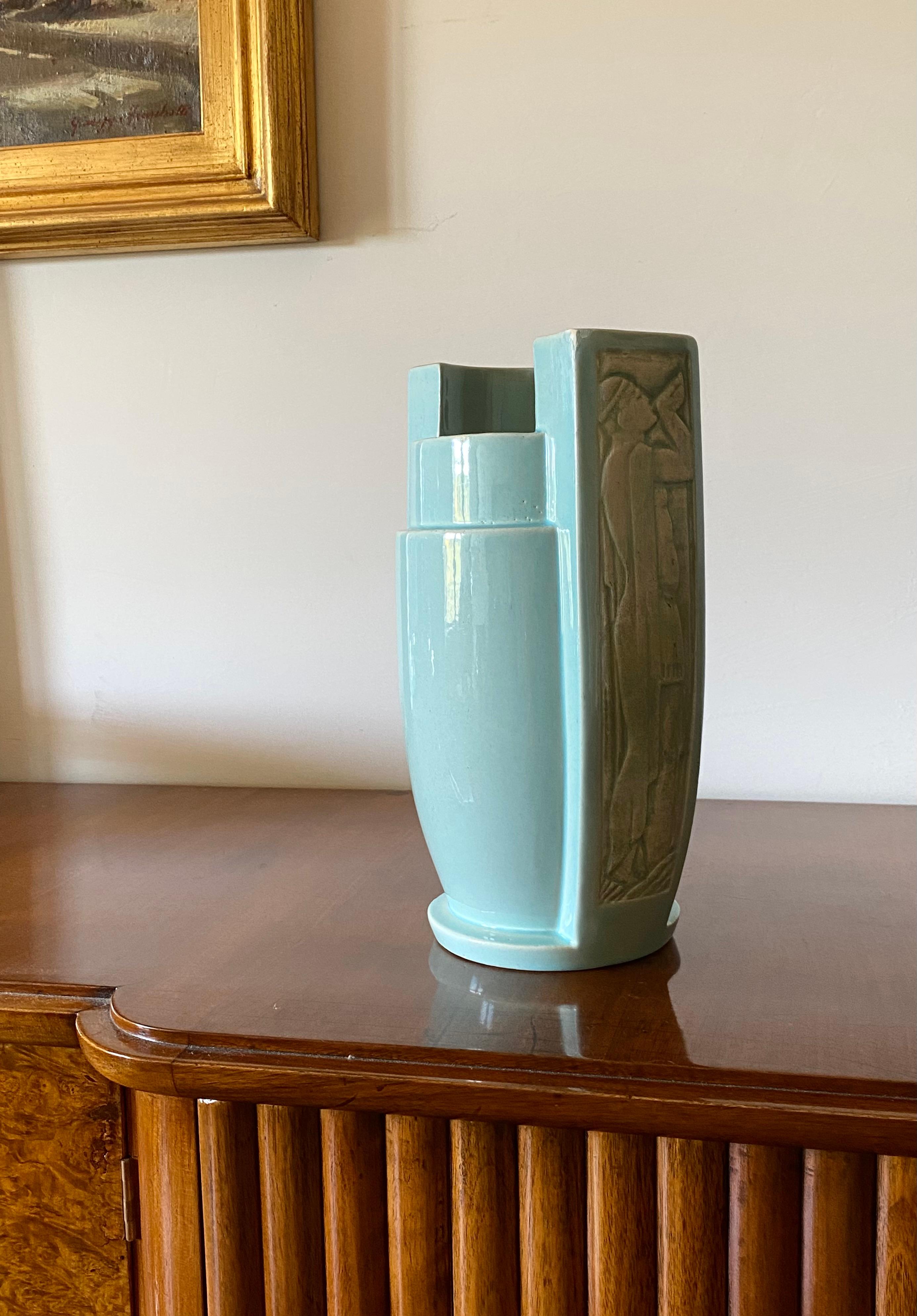 Art Deco azure ceramic vase

France 1940s

30 cm H - diam. 17 cm

Conditions: very good. Barely visible chip on one angle.