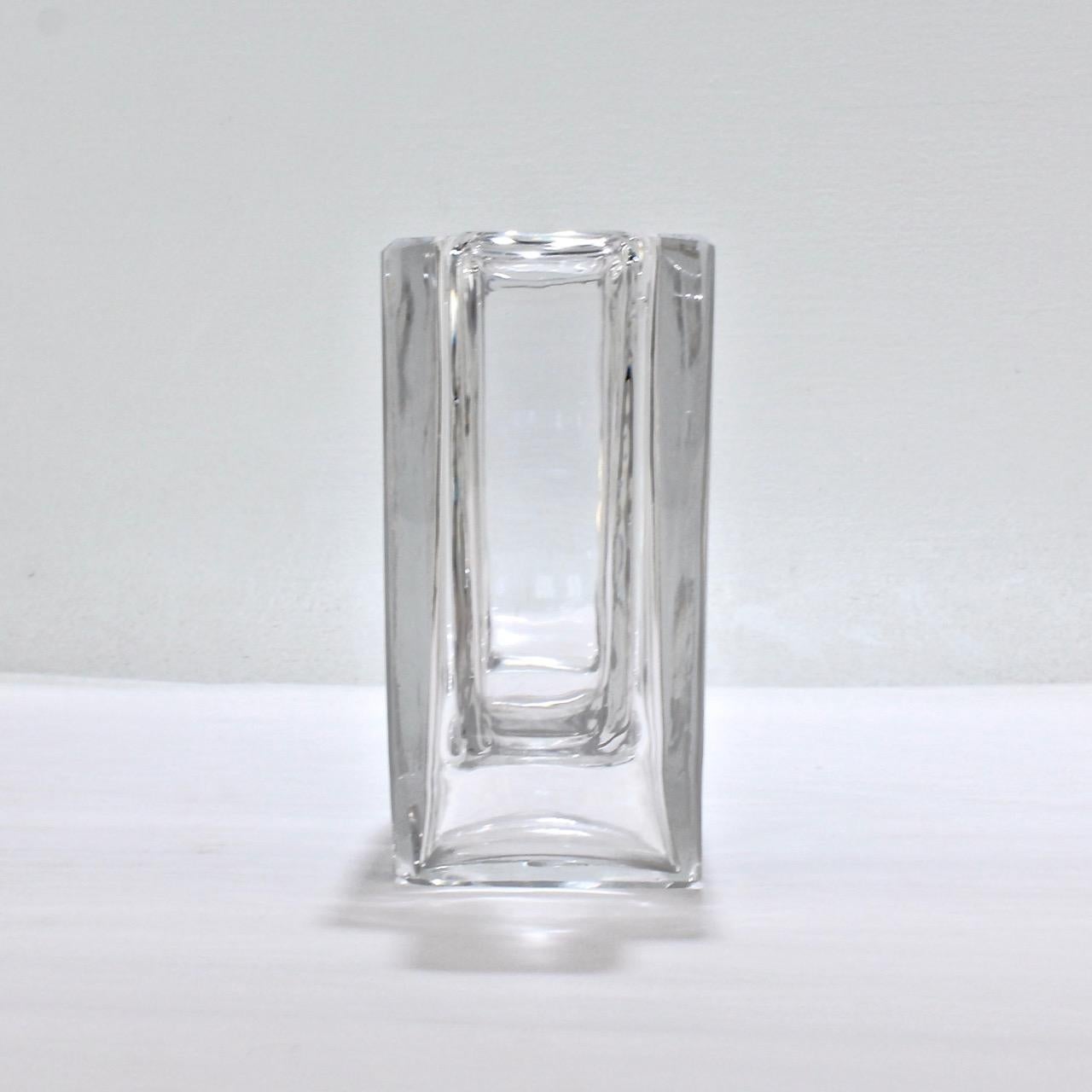 Art Deco Baccarat Vase mit zwei Griffen aus Glas oder Kristall (Art déco) im Angebot