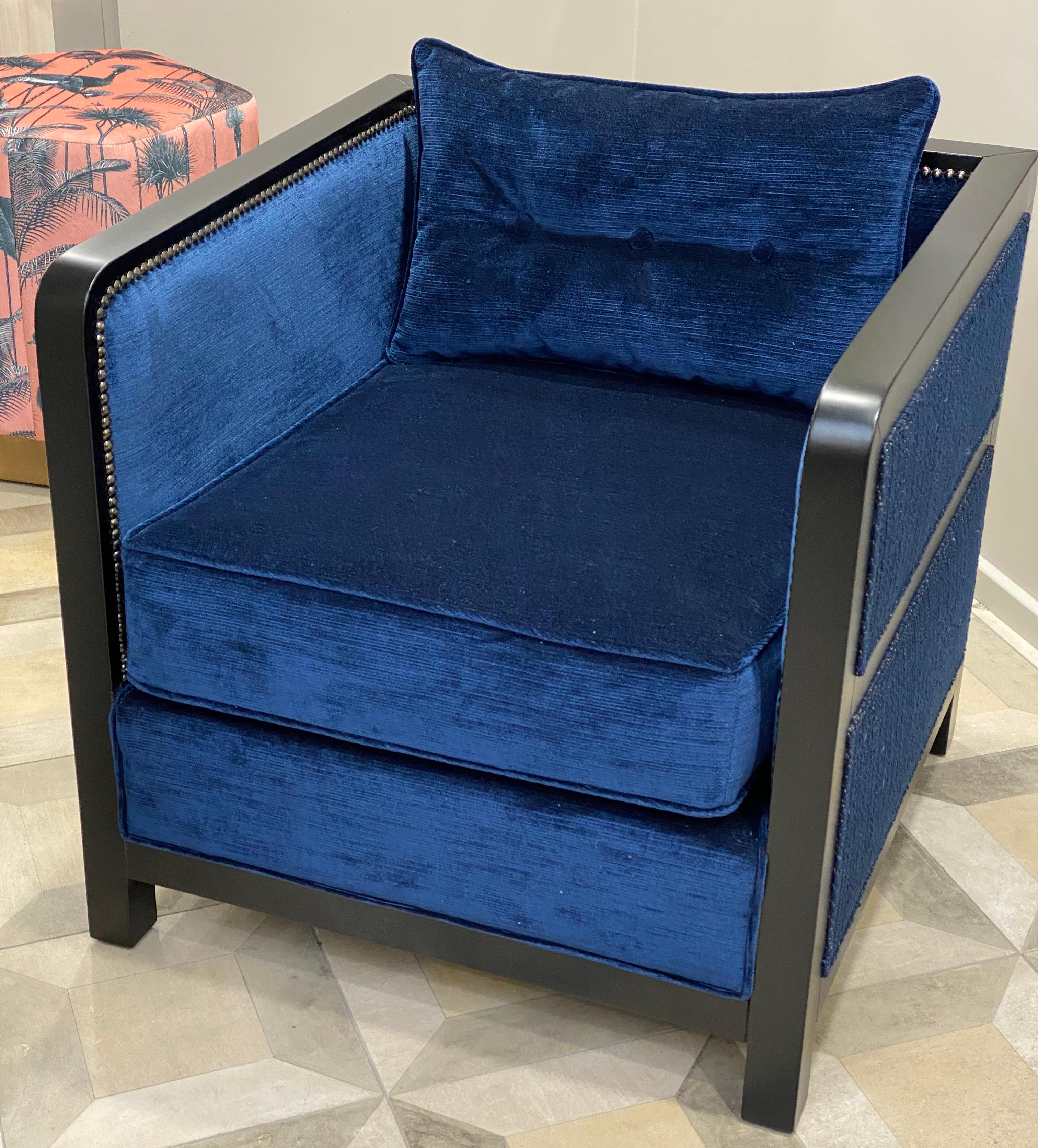 The Bacco armchair design is a magnificent fusion of Art Deco inspiration and contemporary style, offering a daring and refined interpretation of the classic boxy chair. With an unwavering commitment to pushing the boundaries of design, the