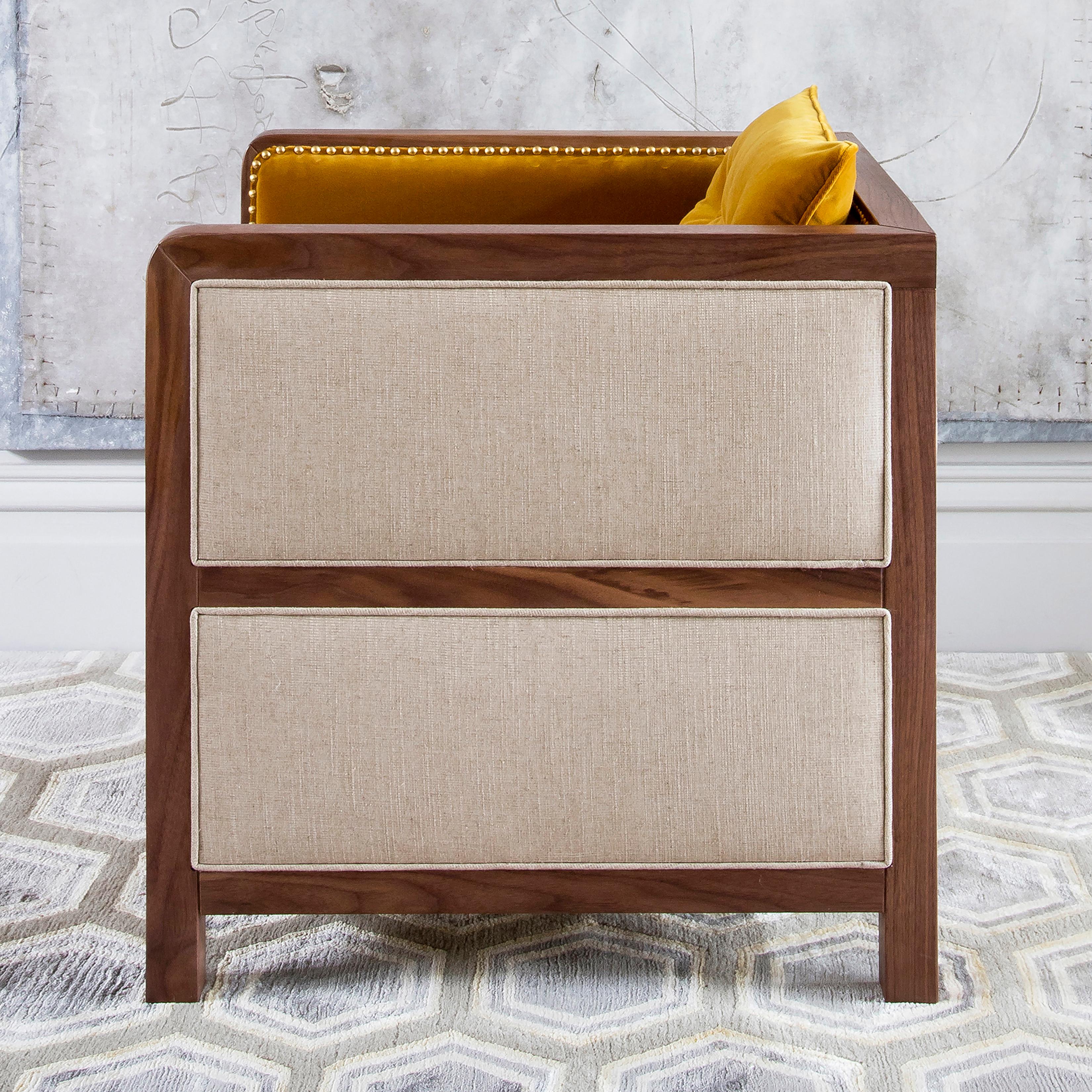 Il design della poltrona Bacco è una magnifica fusione di ispirazione Art Deco e stile contemporaneo, che offre un'interpretazione audace e raffinata della classica sedia squadrata. Con un impegno incessante nel superare i confini del design, la