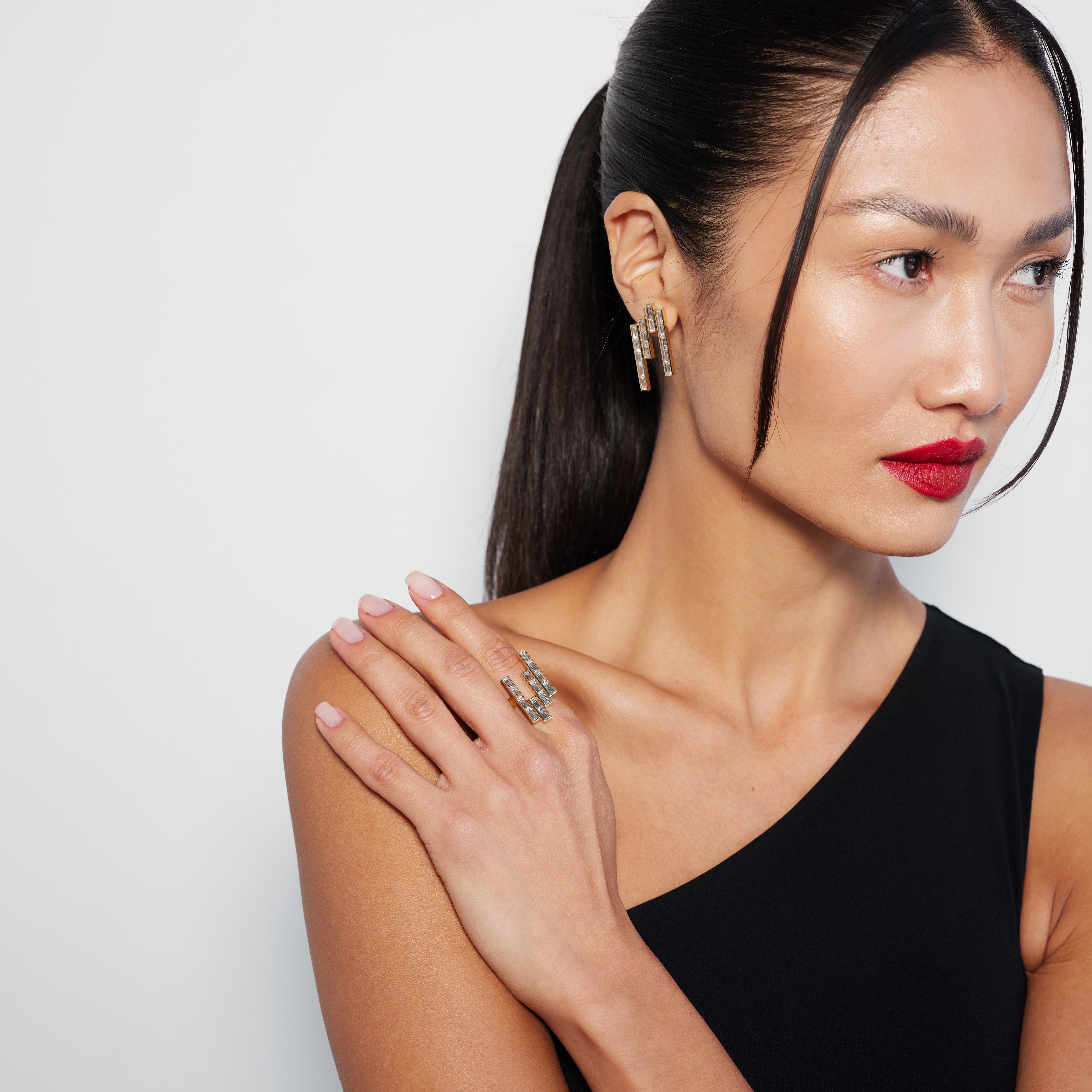 En venta: Anillo de cóctel de diamantes Art Decó talla baguette de 4 quilates  5