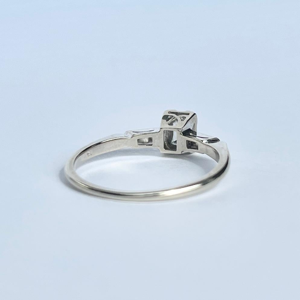 Art Deco Baguette-Diamant und 14 Karat Weißgold Solitär-Ring  im Zustand „Gut“ im Angebot in Chipping Campden, GB