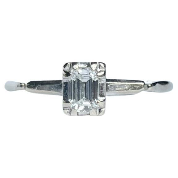 Art Deco Baguette-Diamant und 14 Karat Weißgold Solitär-Ring  im Angebot