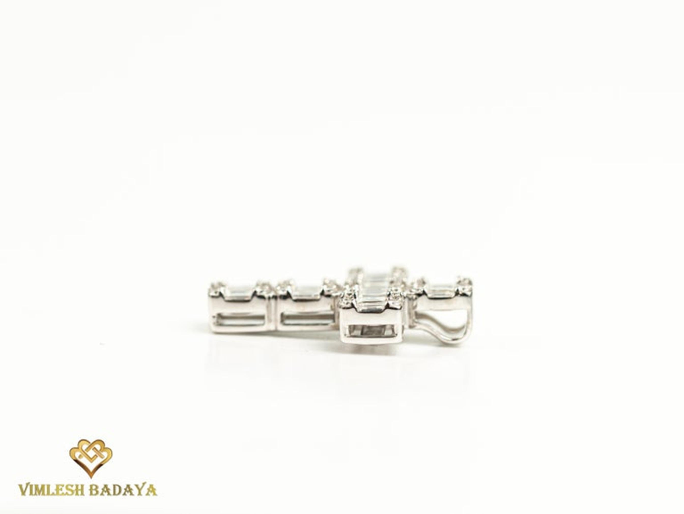 Colgante Art Decó de Diamantes Baguette en Oro Blanco de 18K(1,3ct Total) Elegancia Moderna en venta 3