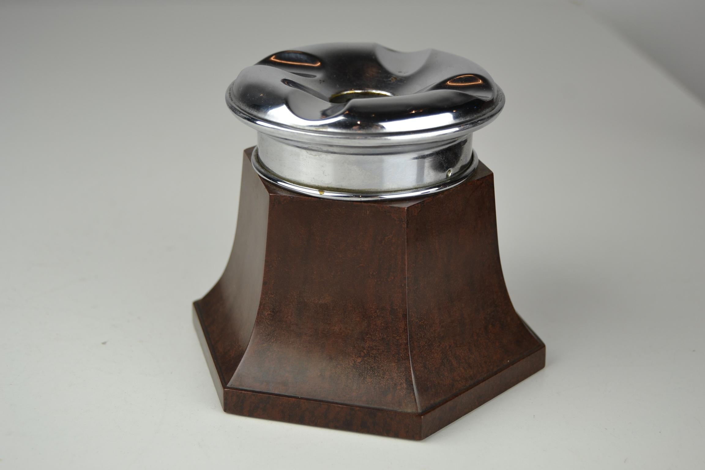 Art Deco Bakelite and Chrome Table Ashtray, No Fume England, 1930-1940 In Good Condition In Antwerp, BE