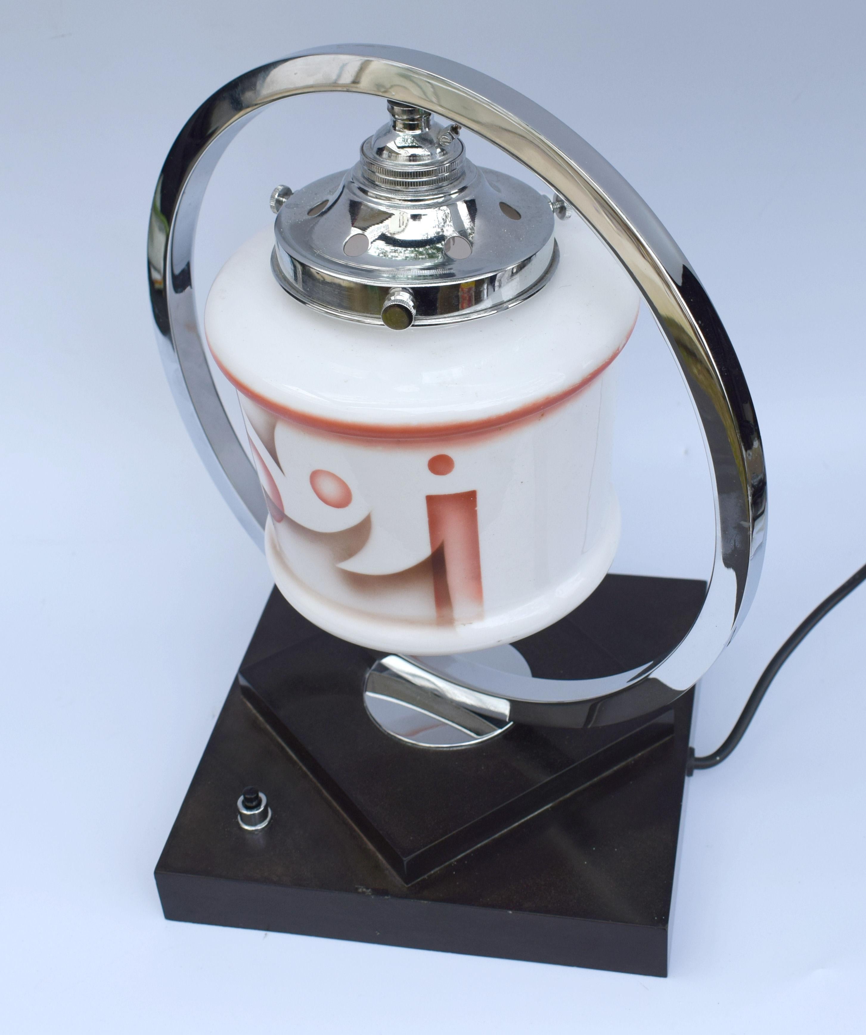 Art Deco Bakelite and Chrome Table Lamp, circa 1930 In Good Condition For Sale In Devon, England