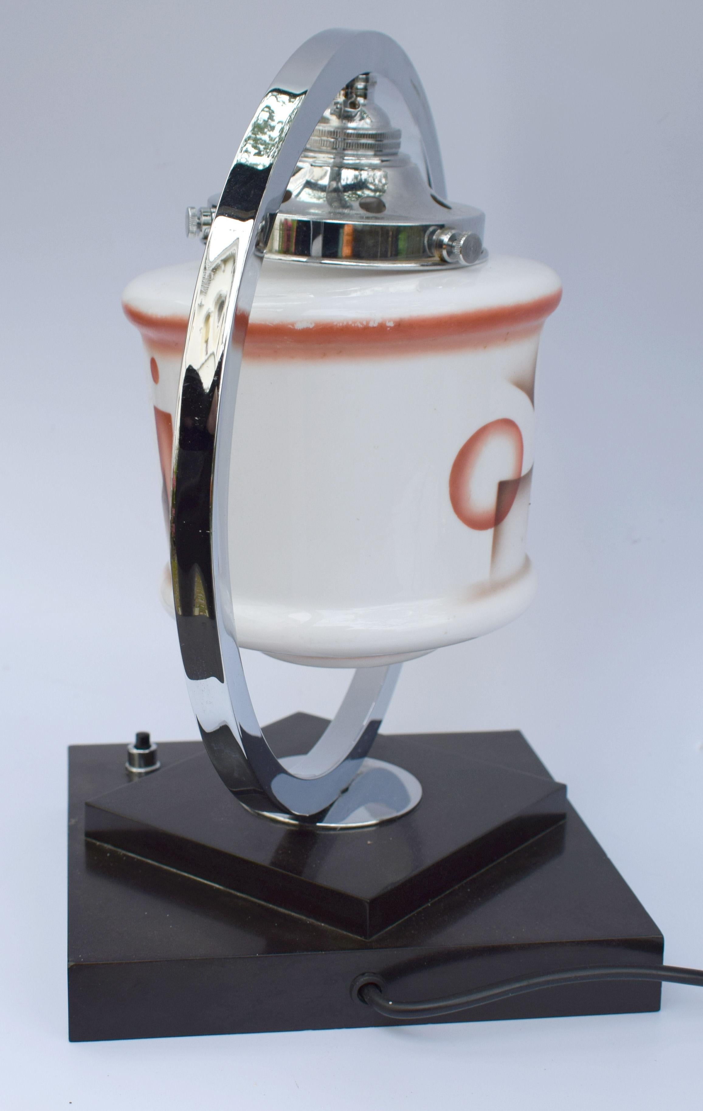 Art-déco-Tischlampe aus Bakelit und Chrom, um 1930 im Zustand „Gut“ im Angebot in Devon, England