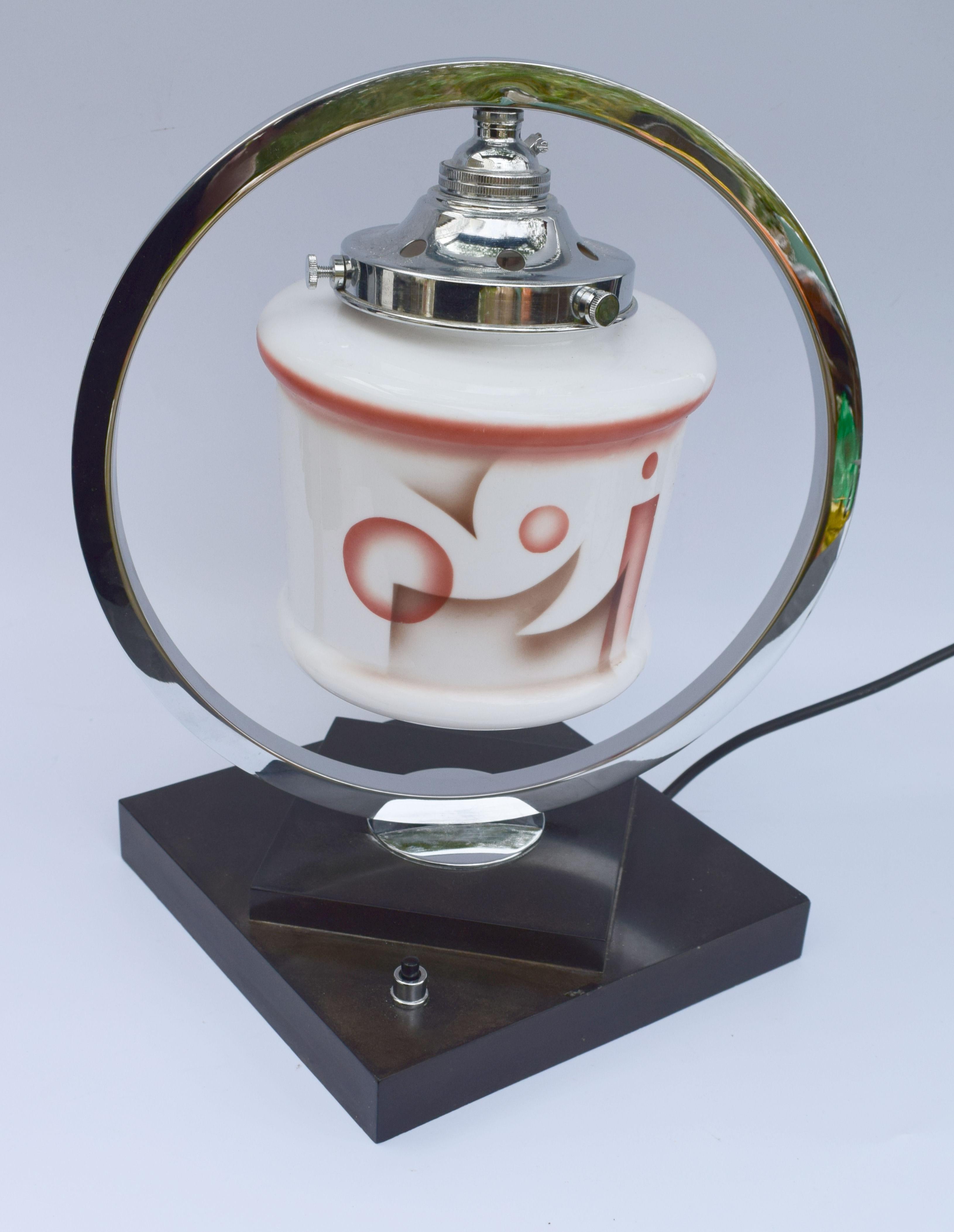 20ième siècle Lampe de bureau Art Déco en bakélite et chrome, vers 1930 en vente
