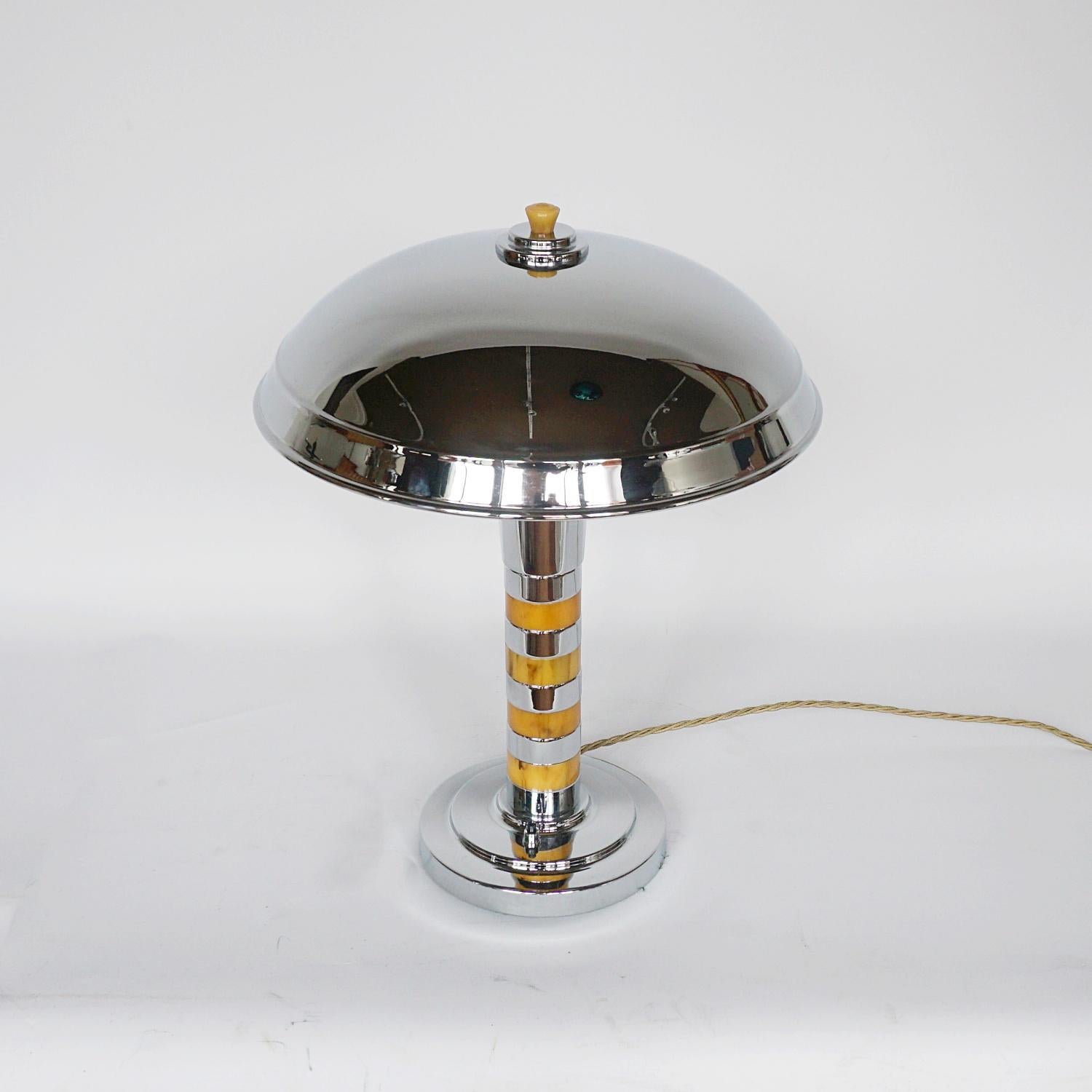 Anglais Metal Art Deco Bakelite and Chromed Metal Dome Lamp