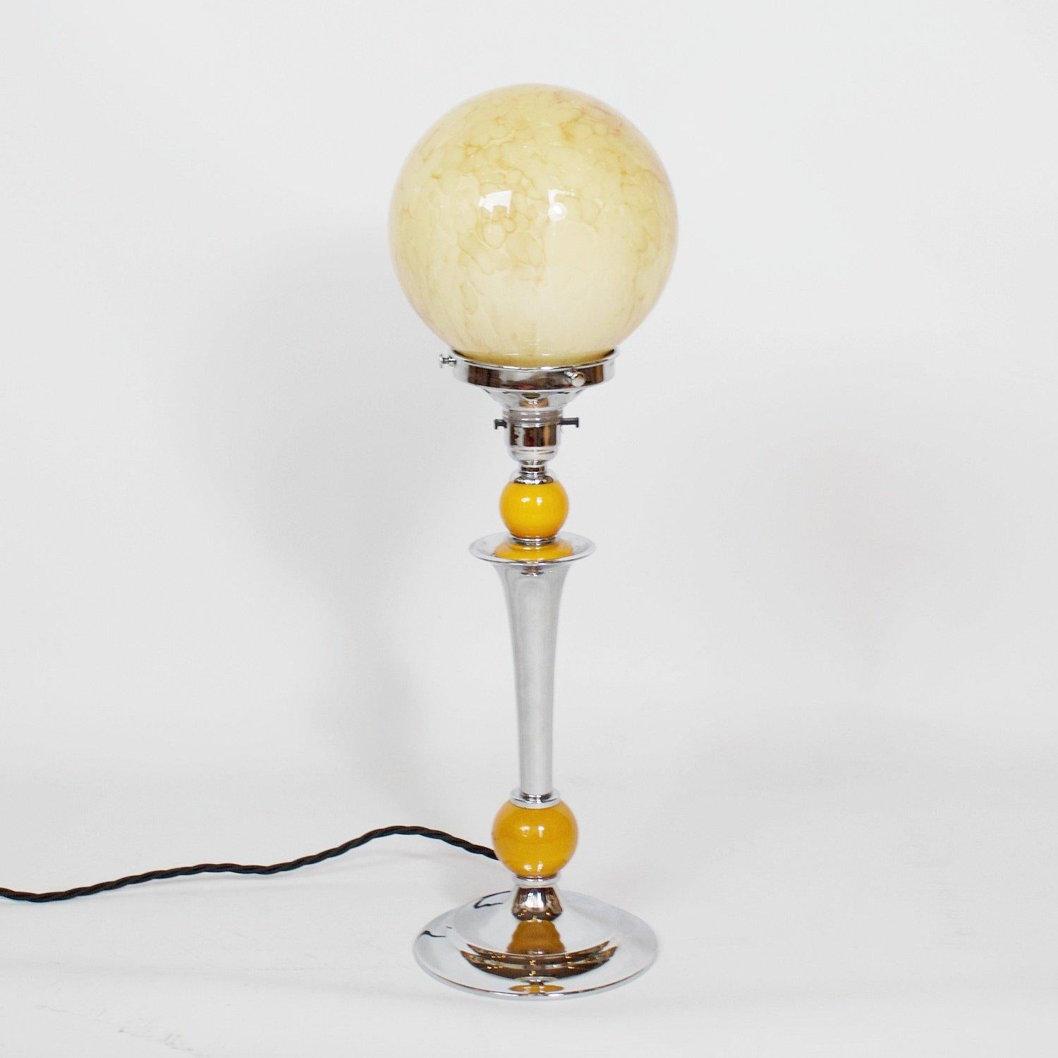 20th Century Art Deco Bakelite and Chromed Metal Table Lamp