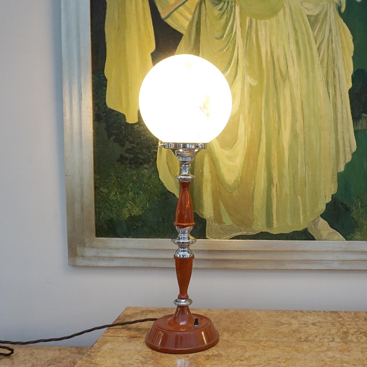 Art Deco Bakelite and Feathered Glass Table Lamp For Sale 5