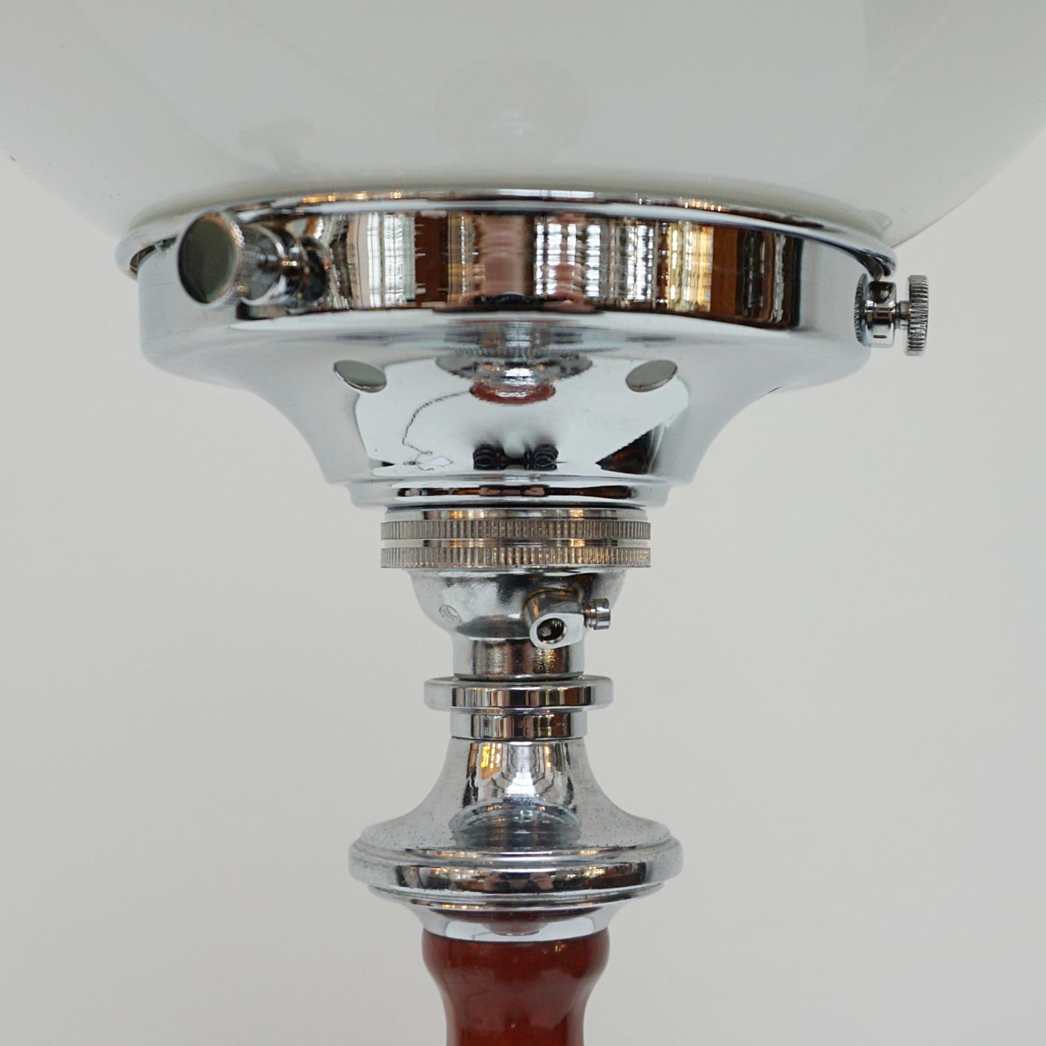 Art Deco Bakelite and Feathered Glass Table Lamp For Sale 1