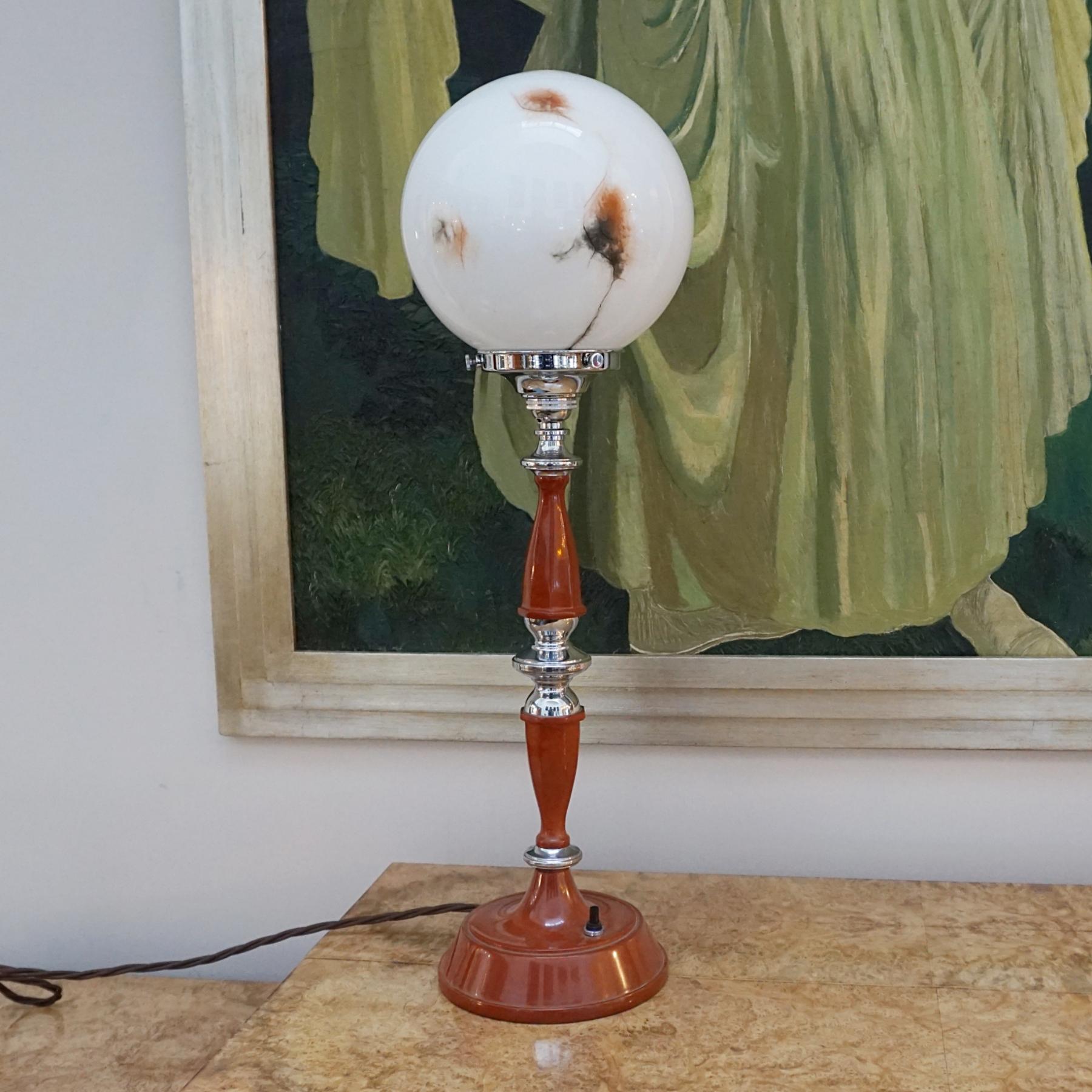 Art Deco Bakelite and Feathered Glass Table Lamp For Sale 3