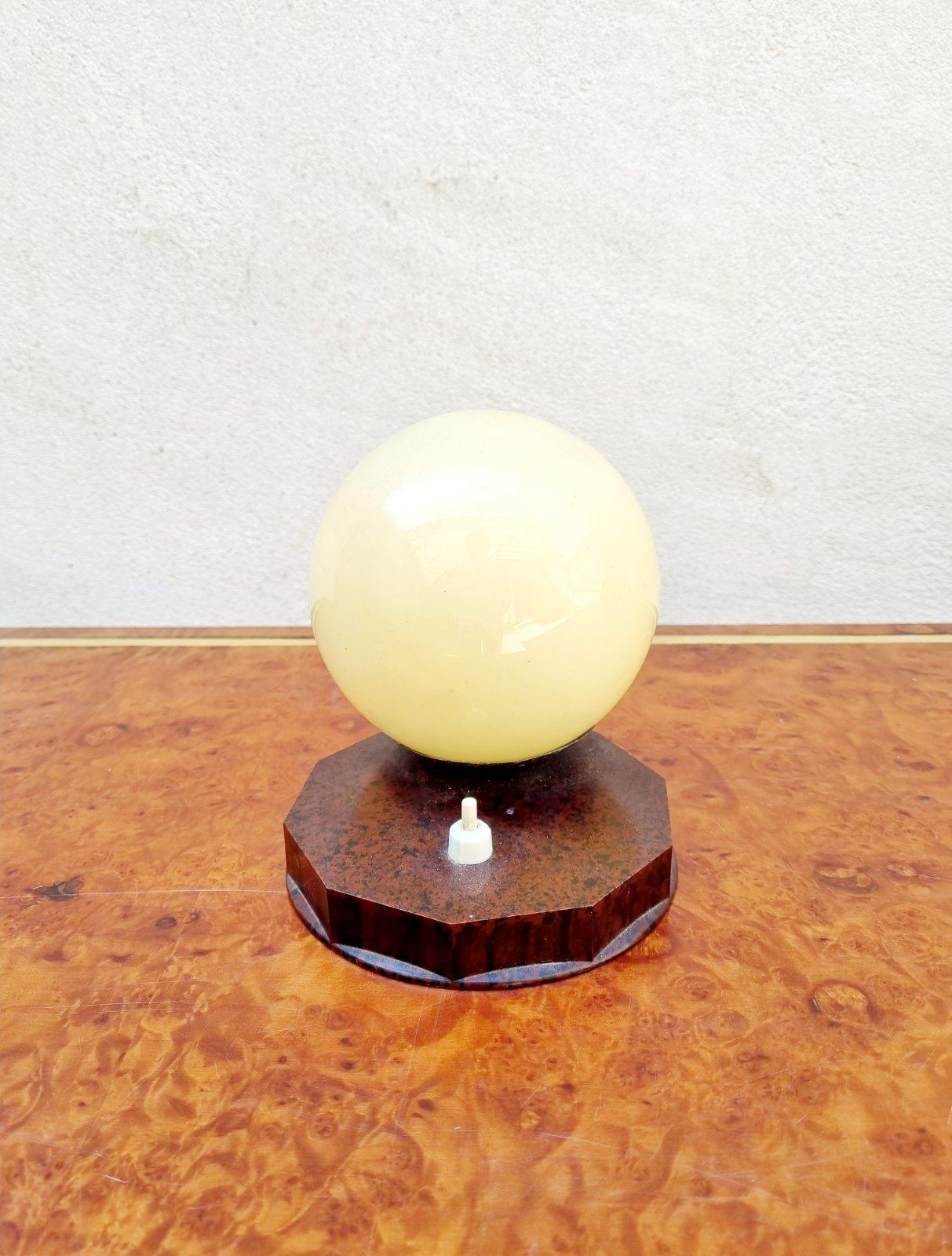 italien Lampe de bureau Art déco en bakélite et verre, Autriche, années 40 en vente