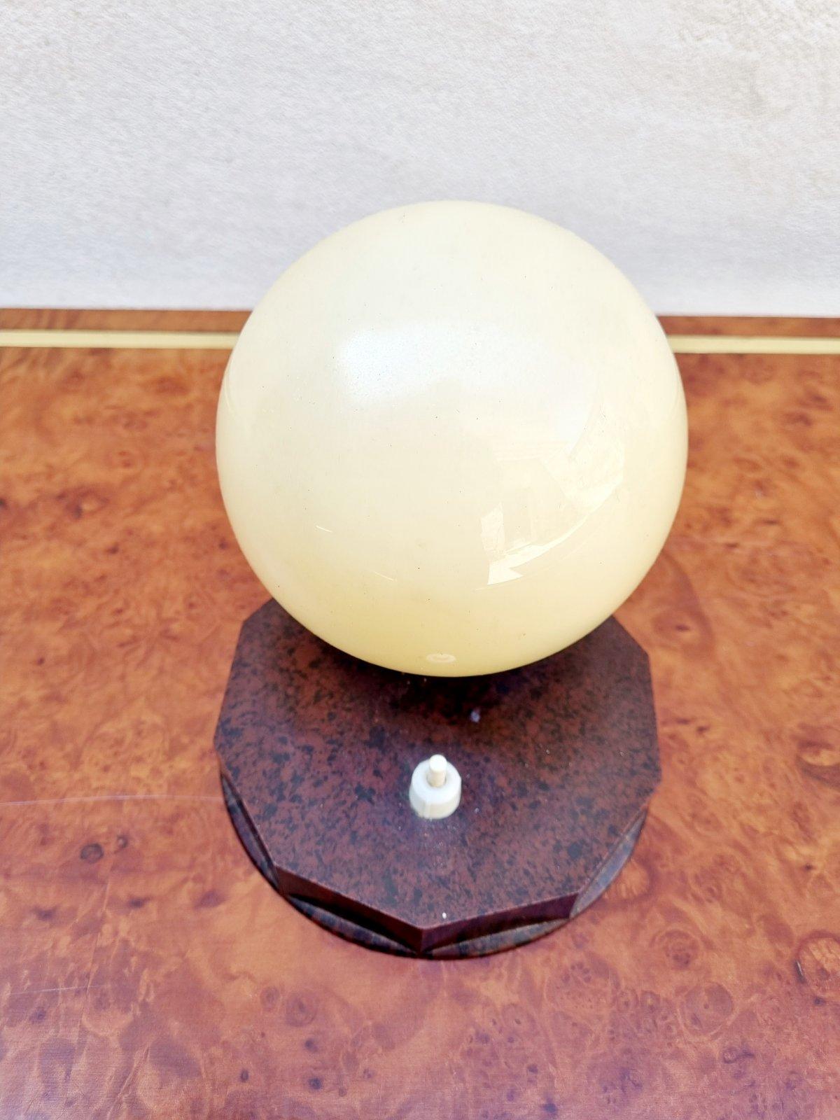 Lampe de bureau Art déco en bakélite et verre, Autriche, années 40 Bon état - En vente à Lucija, SI