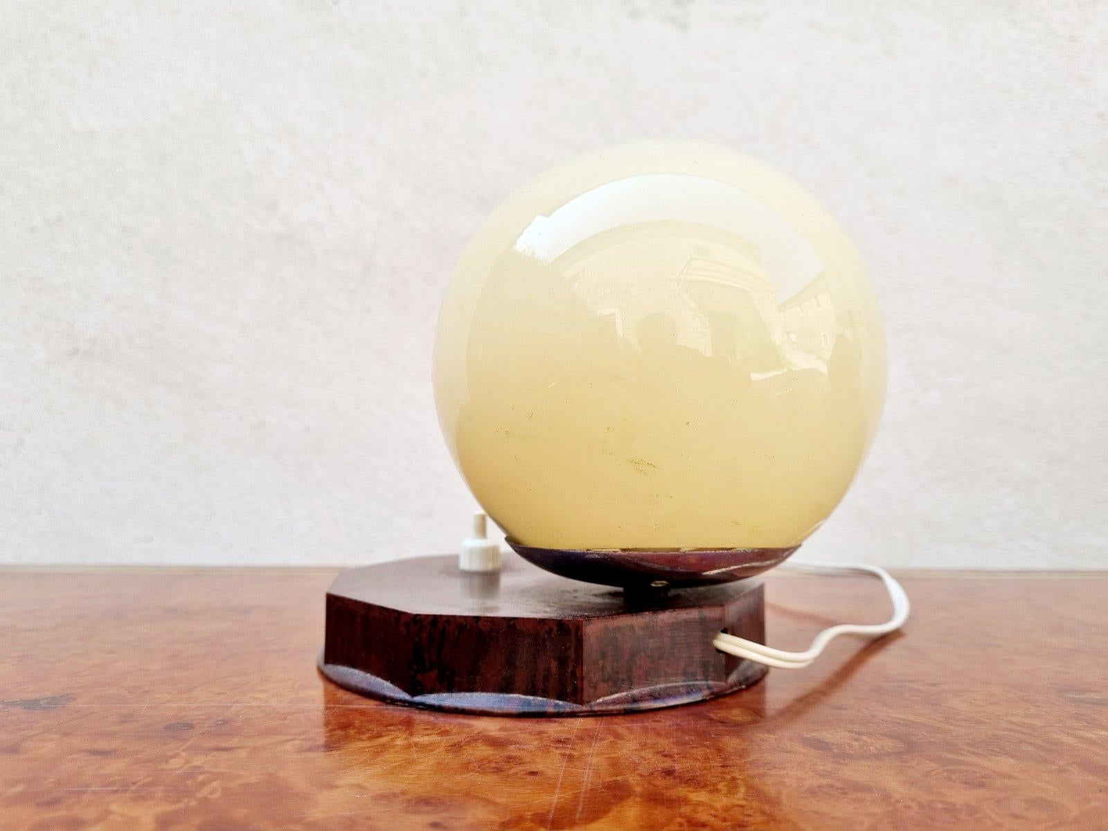 Lampe de bureau Art déco en bakélite et verre, Autriche, années 40 en vente 3