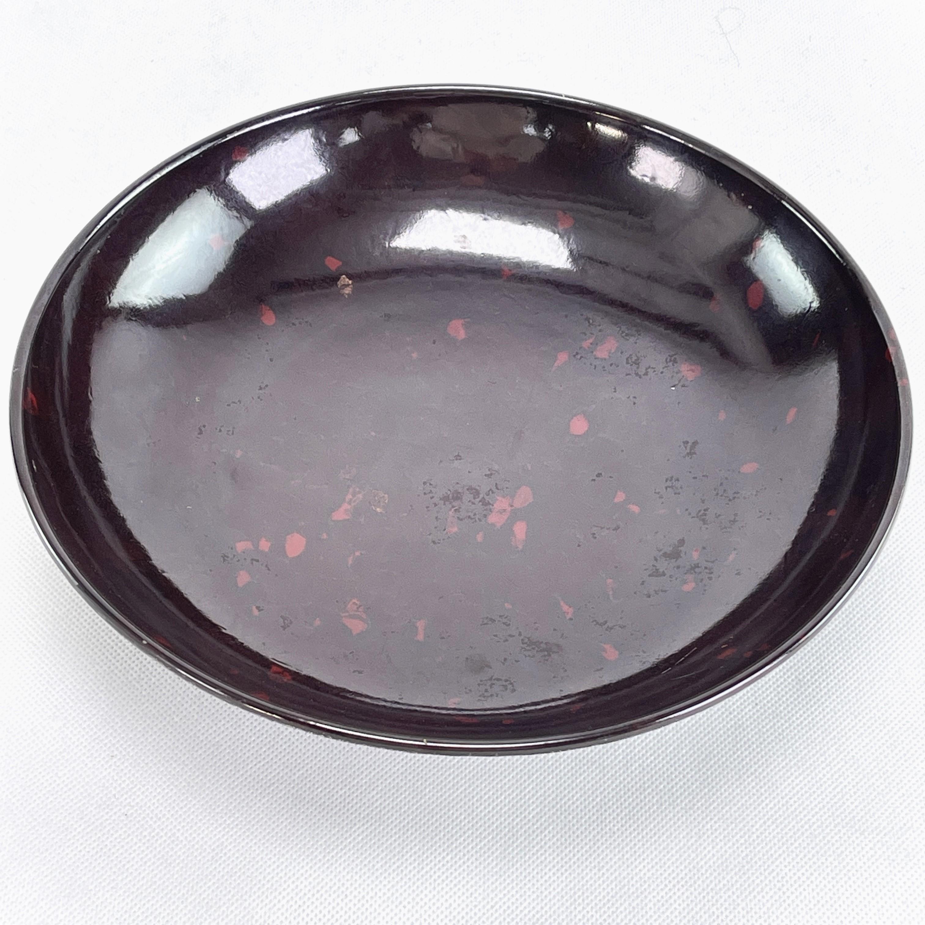 Bakelite glass bowl - 1930s.

This opalescent bakelite bowl is in excellent condition. It is still a stylish must-have for any Art Deco interior. 

This bowl is a versatile accessory that is perfect for storing jewellery, coins or other small