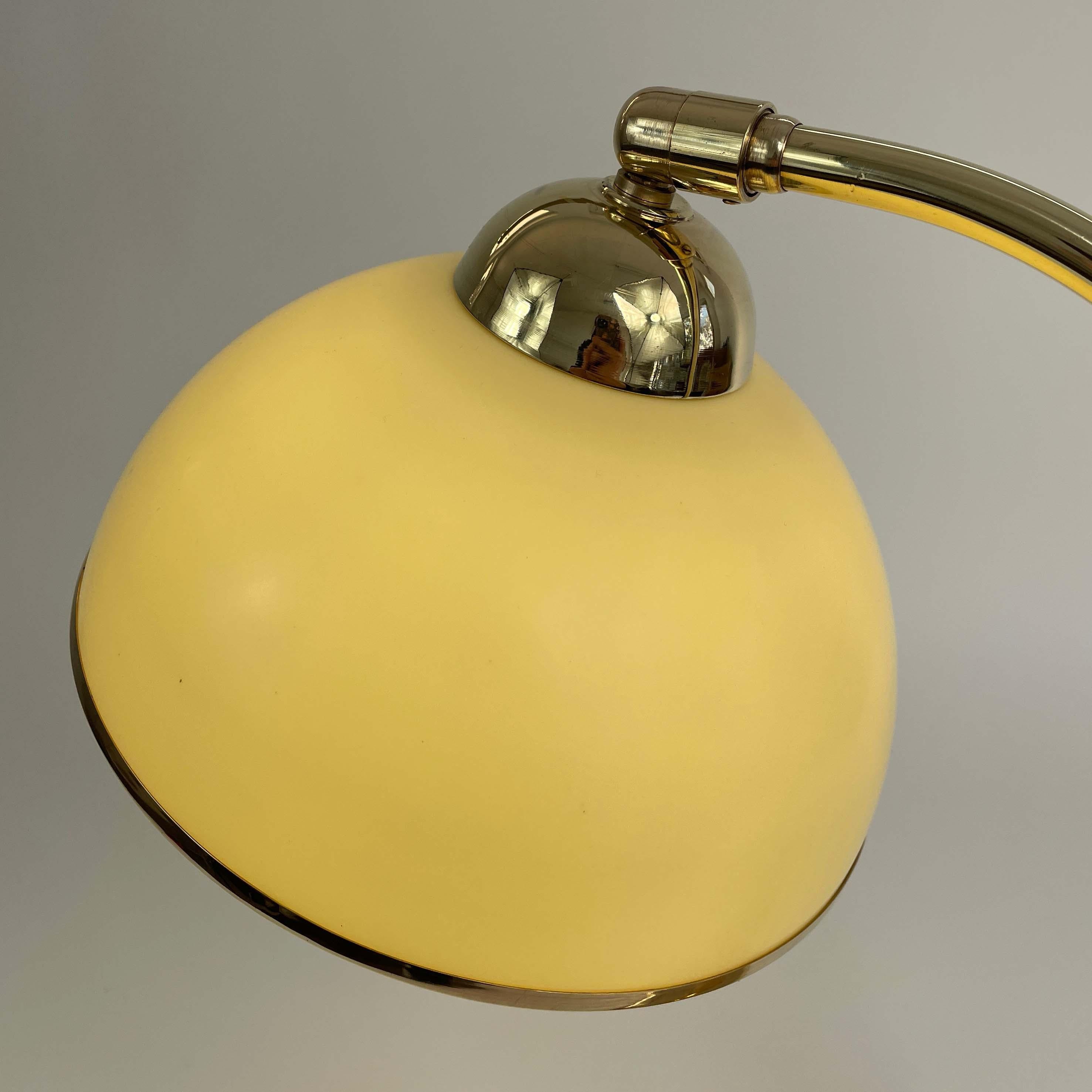 Art-Déco-Tischlampe aus Bakelit und Messing, Deutschland 1930er Jahre im Angebot 5