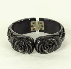 Bracciale con rose intagliate in bachelite Art Carved