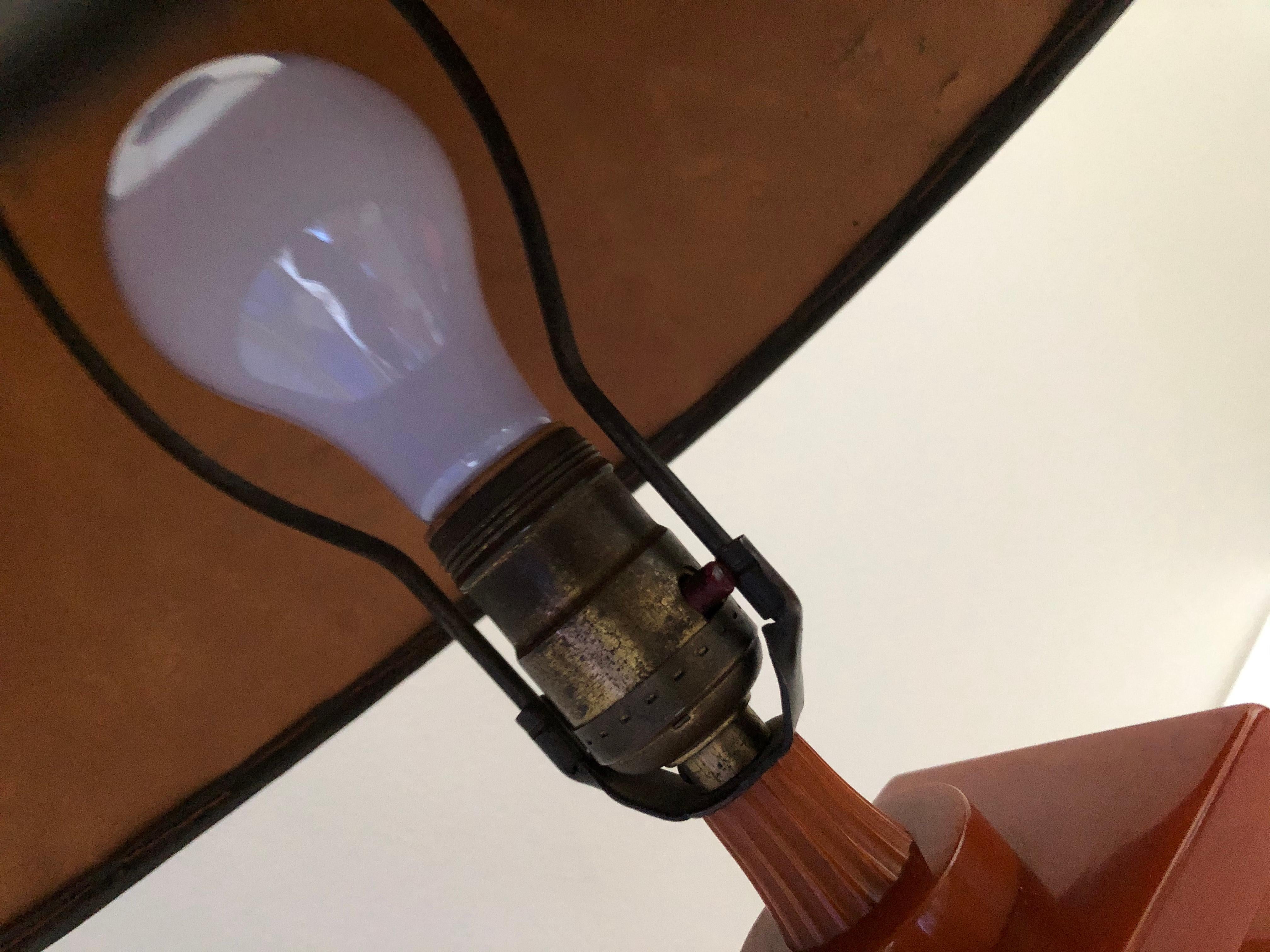 Lampe Art Déco Cataline et décorée à la main en vente 1