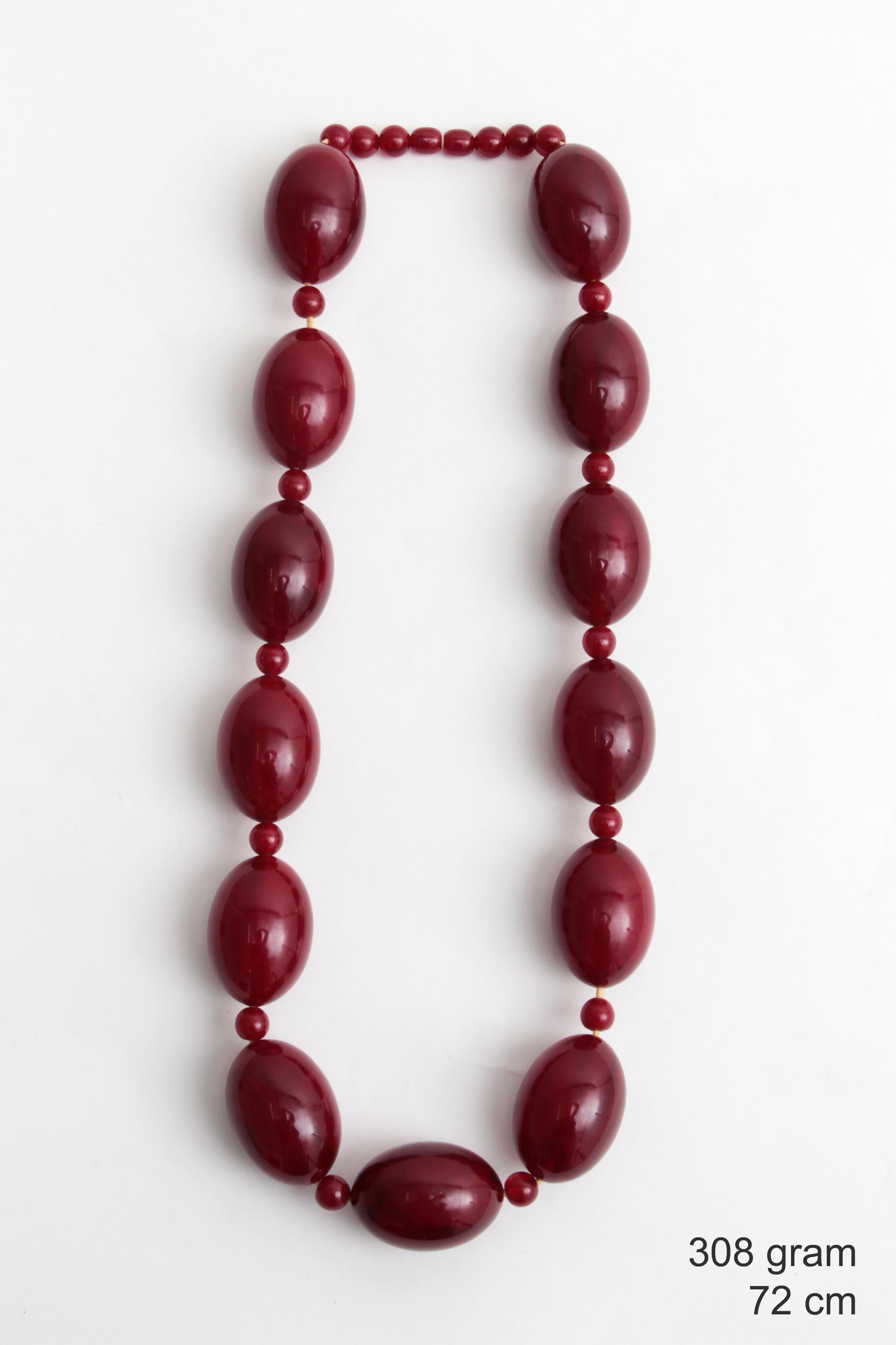 Baltic Art Deco Bakelite Cherry Amber Beaded Necklace, 1930 For Sale