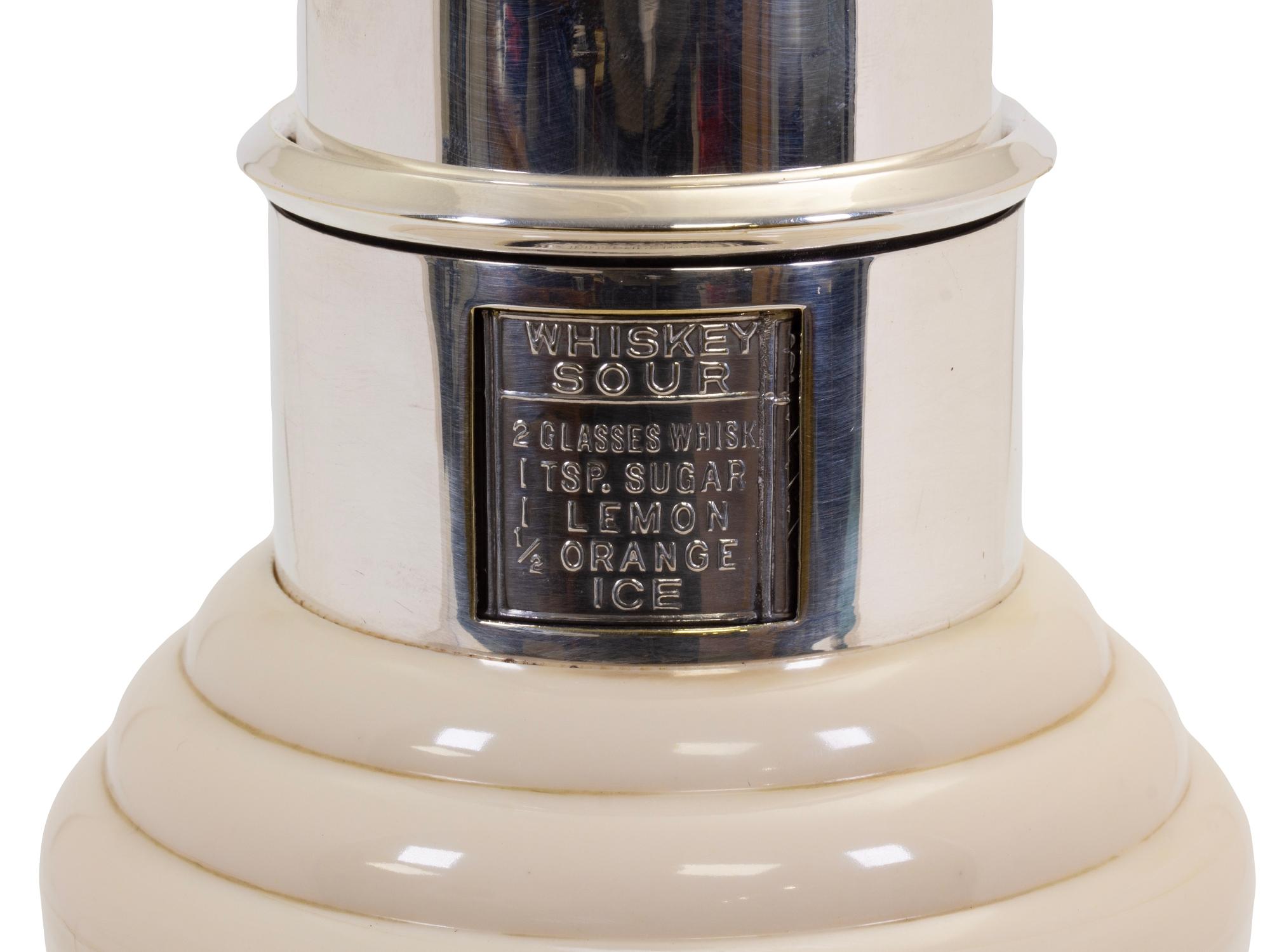 Art Deco Bakelite Cocktail Shaker The Master Incolor For Sale 4