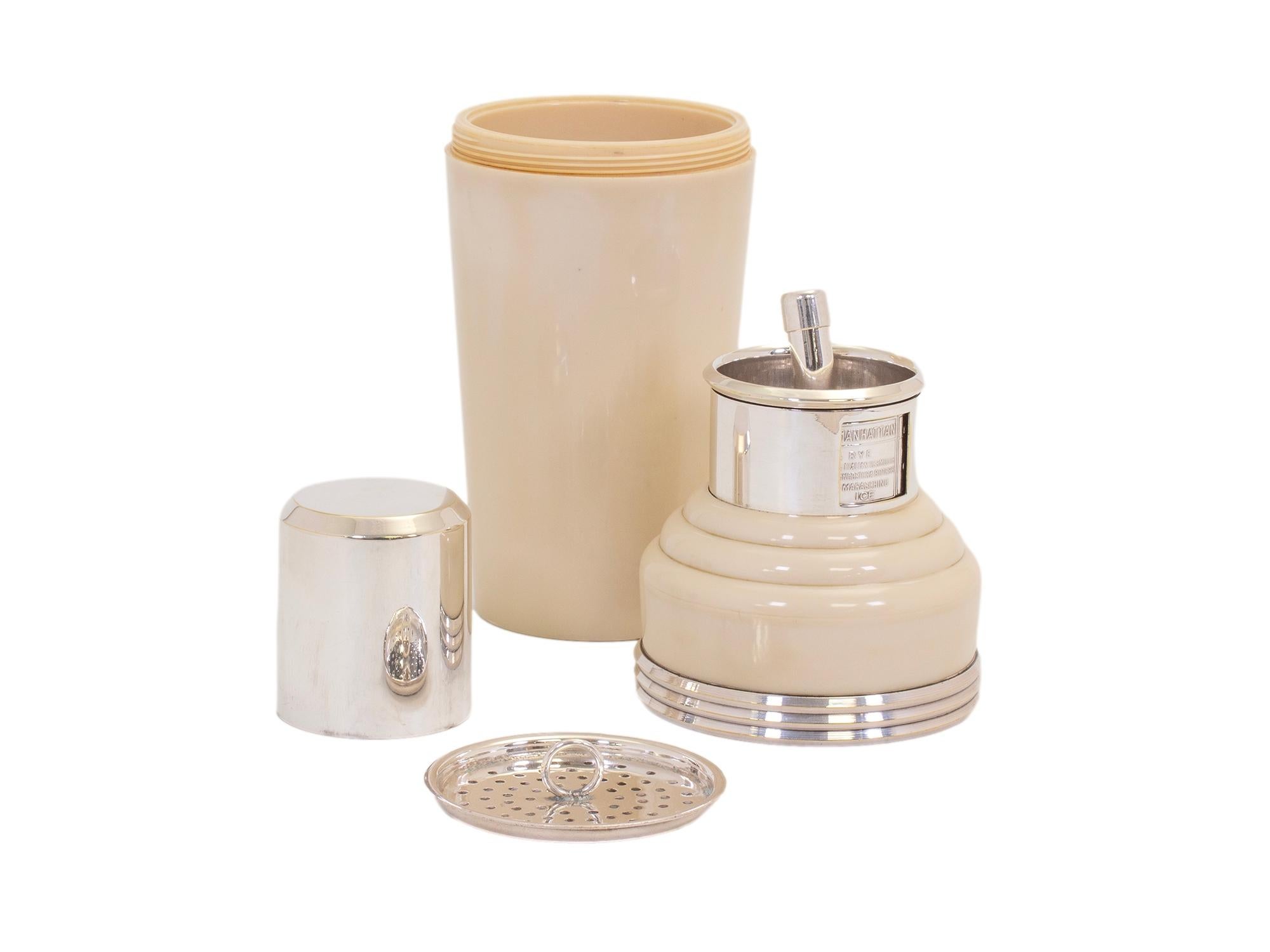 Art Deco Bakelite Cocktail Shaker The Master Incolor For Sale 9