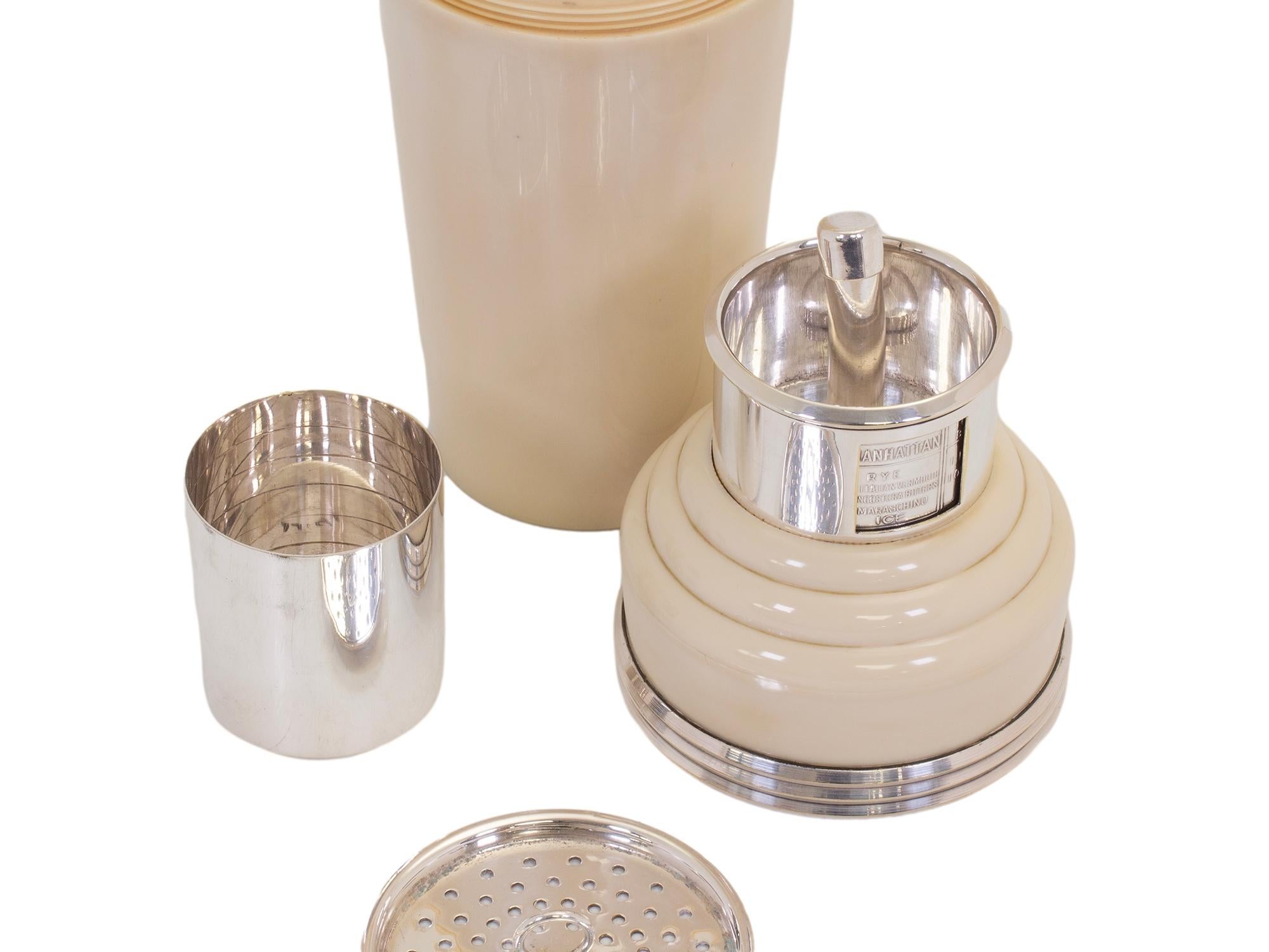 Art Deco Bakelite Cocktail Shaker The Master Incolor For Sale 10