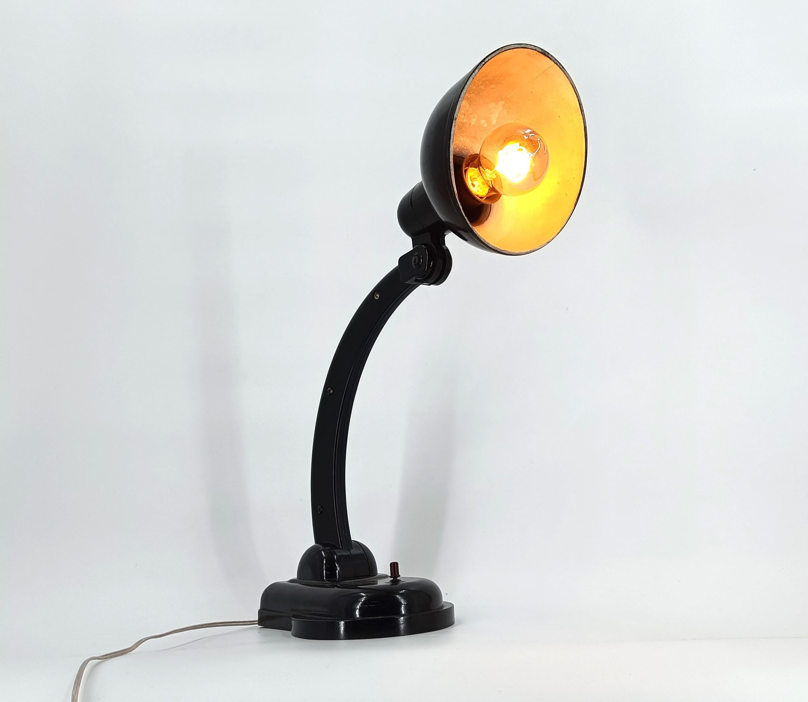 Art deco bakelite desk lamp, 1950s For Sale 4