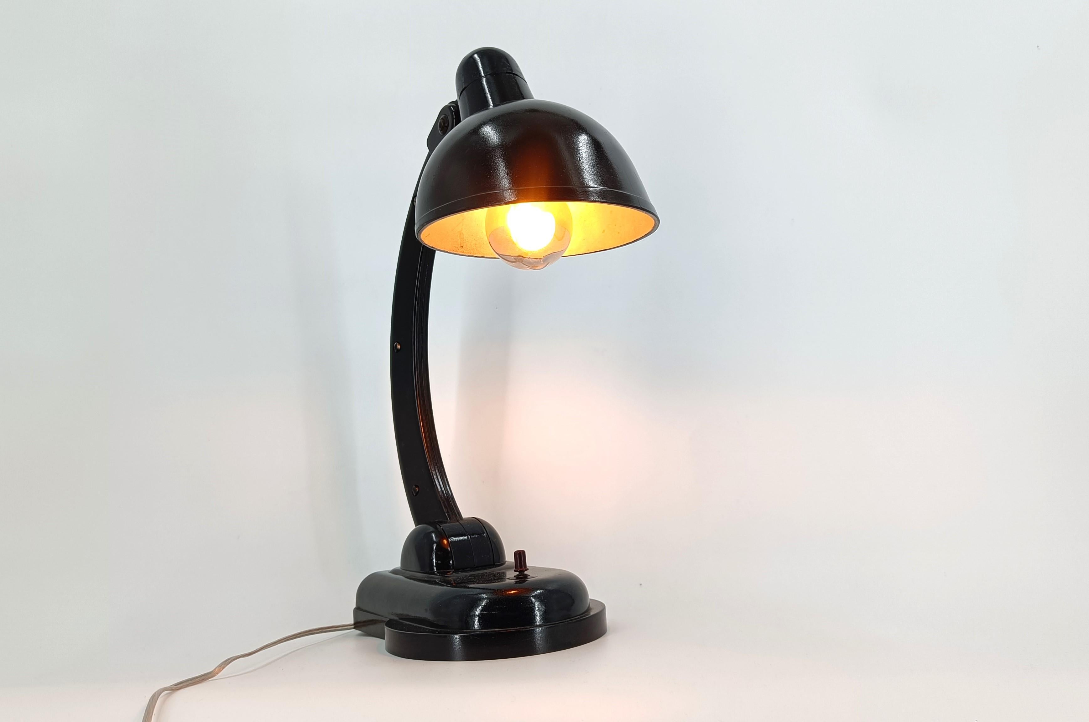 Art deco bakelite desk lamp, 1950s In Good Condition For Sale In Leuven, Vlaams Gewest
