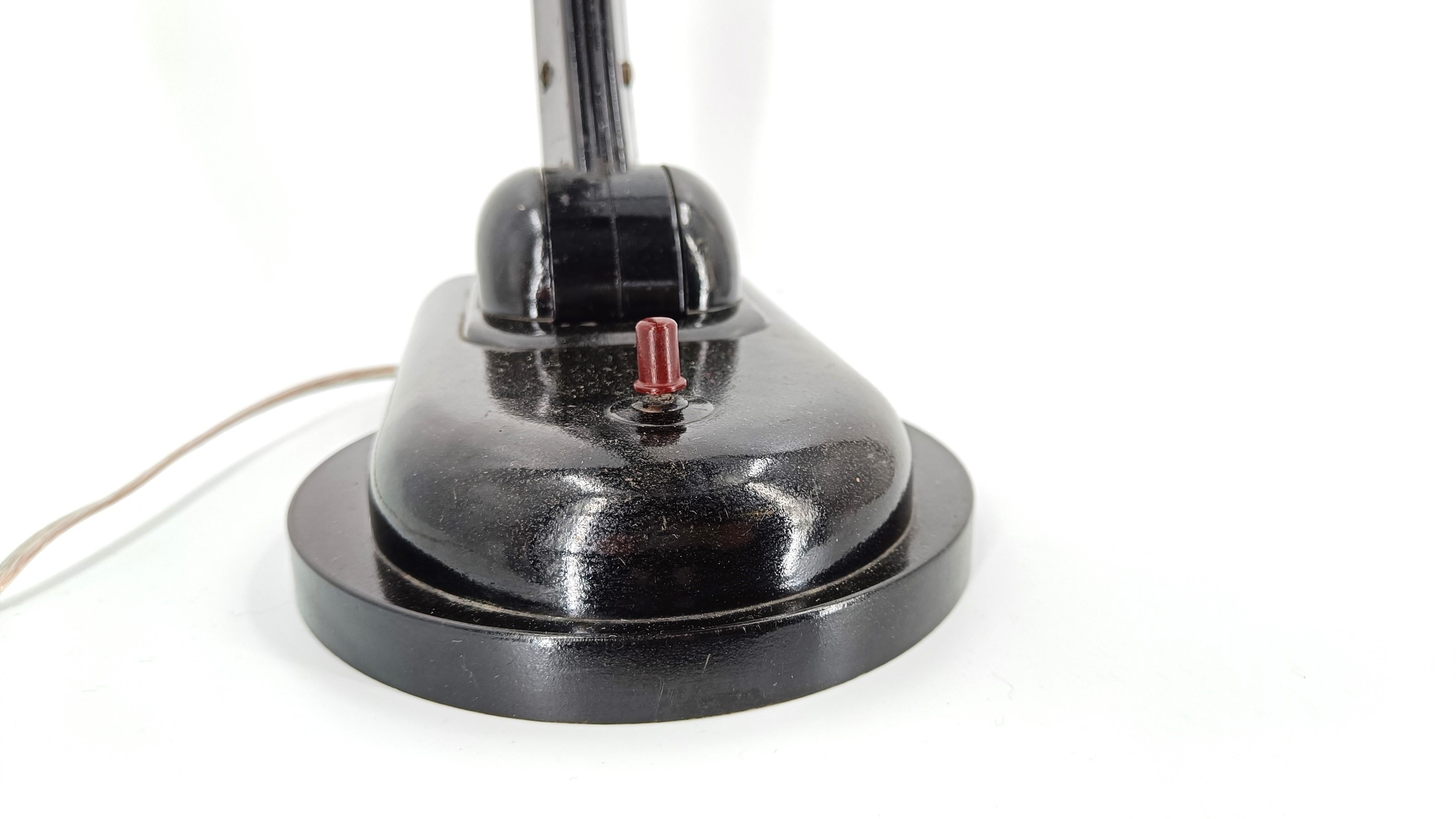 Art deco bakelite desk lamp, 1950s For Sale 1