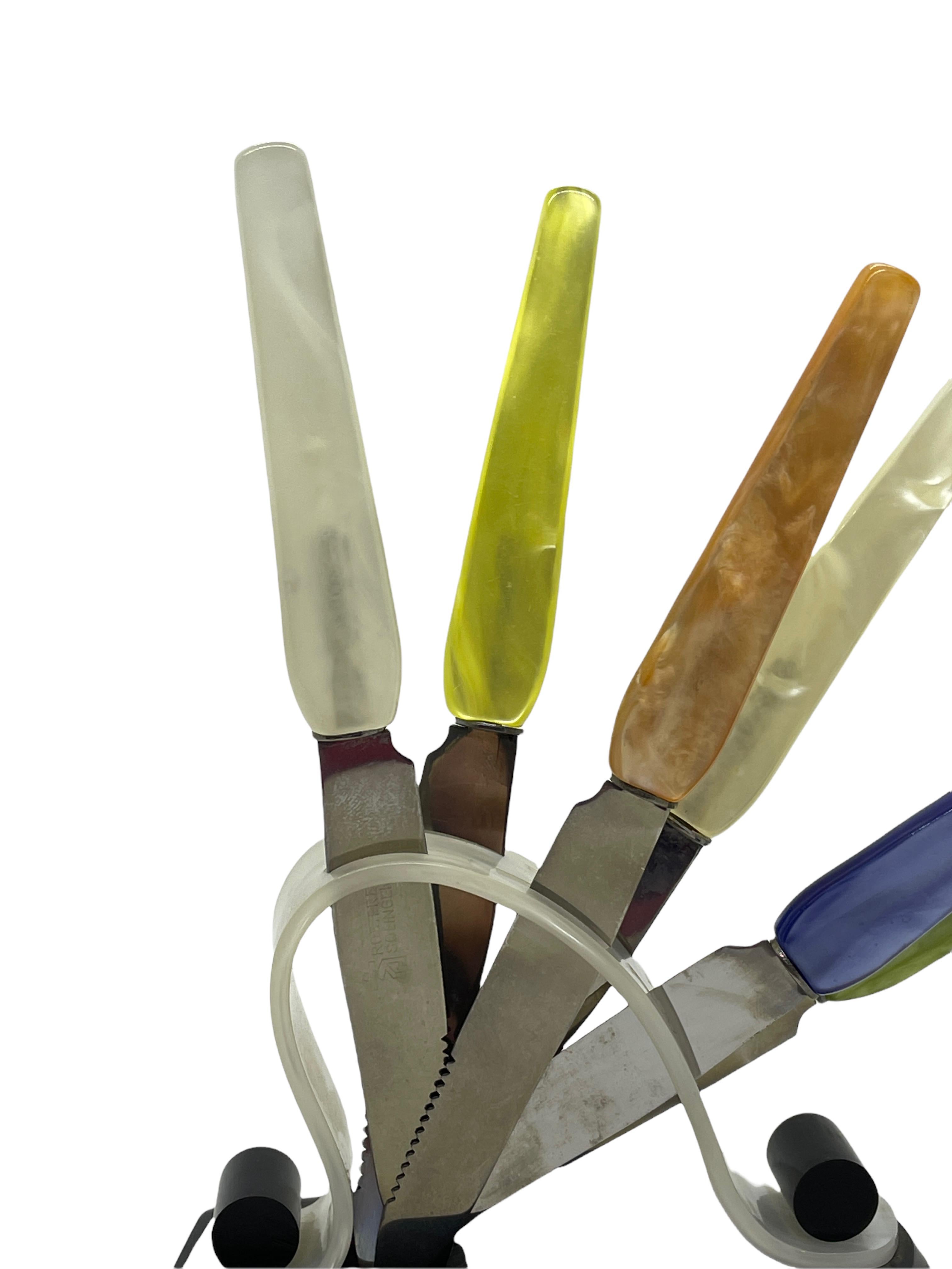 Allemand Ensemble de couteaux à fruits Art Déco en bakélite avec support Vintage allemand en vente