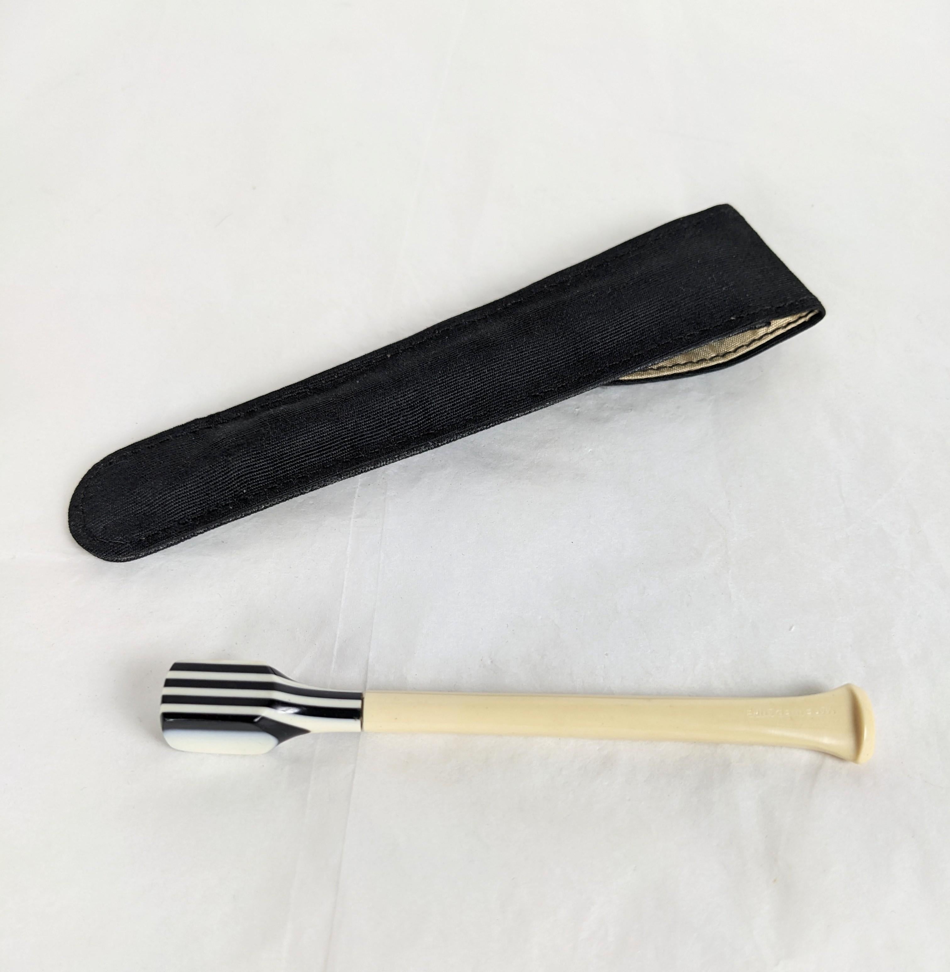 Noir Porte-cigarettes Art Déco en bakélite laminée avec étui en vente