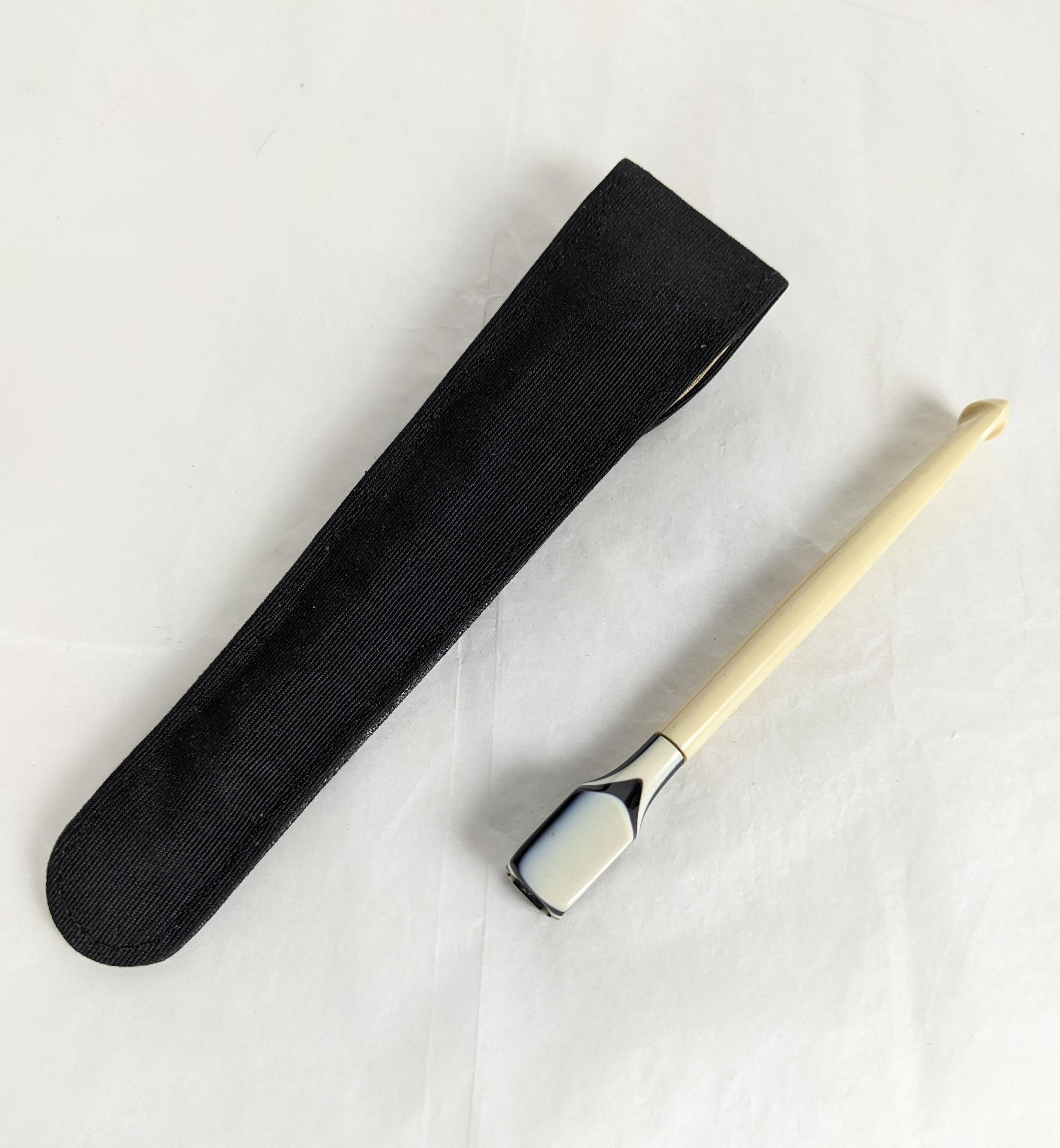 Porte-cigarettes Art Déco en bakélite laminée avec étui Unisexe en vente