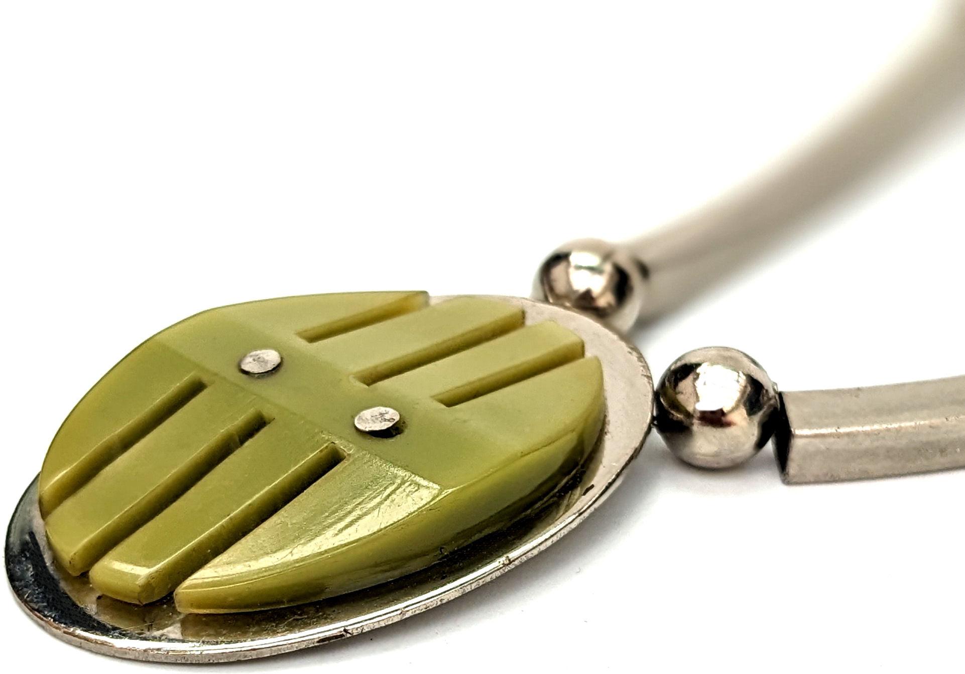 Art Deco Bakelite Necklace By Jacob Bengel, c1930 For Sale 4