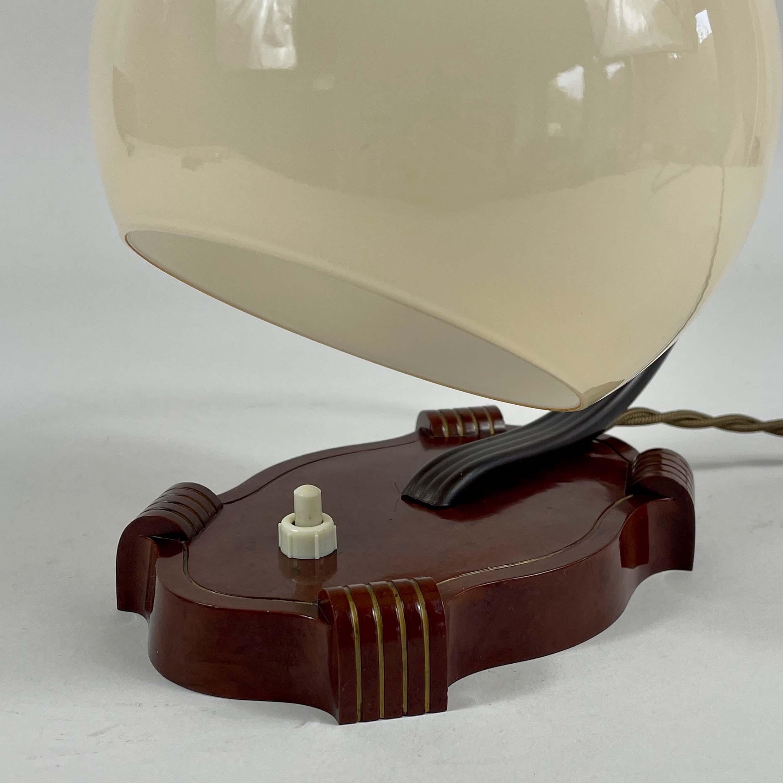 Art Deco Bakelite & Opaline Table Lamp, Germany 1930s en venta 5